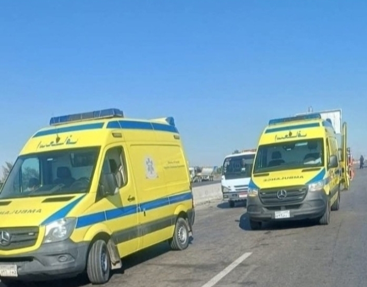 مصرع شخصين إثر إصطدام  سيارة "جامبو "بالرصيف بطريق الضبعة الصحراوى 