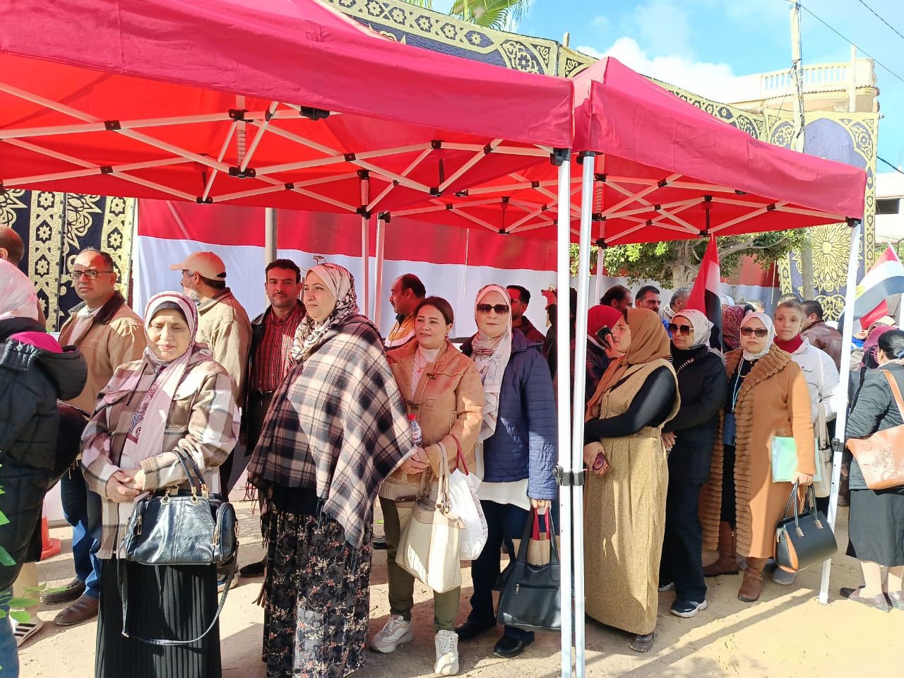 رغم الطقس السيئ.. إقبال الناخبين على انتخابات النواب بدائرة المنتزة