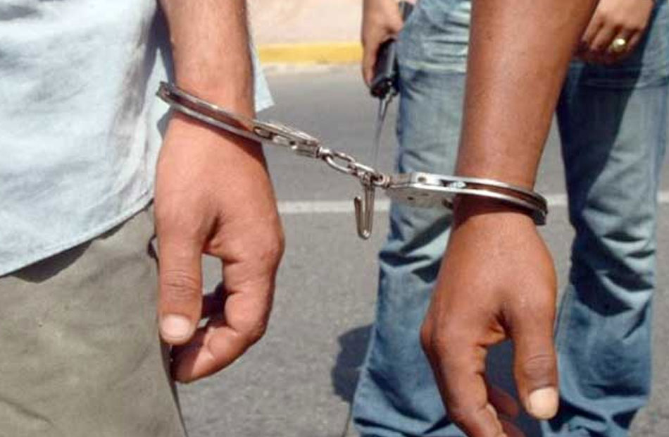 ضبط 4 طلاب اعتدوا على زميلهم داخل "حمام" مدرسة بأكتوبر