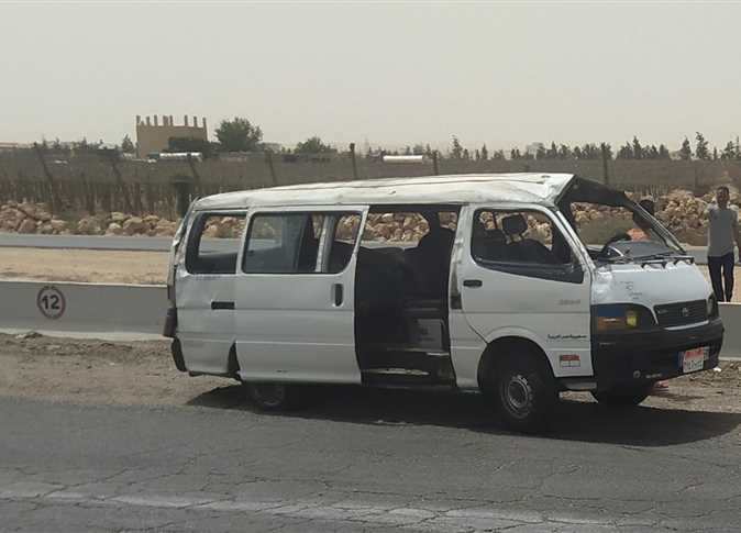 إصابة 8 عاملات إثر إصطدام ميكروباص برصيف الطريق الصحراوي بالبحيرة 