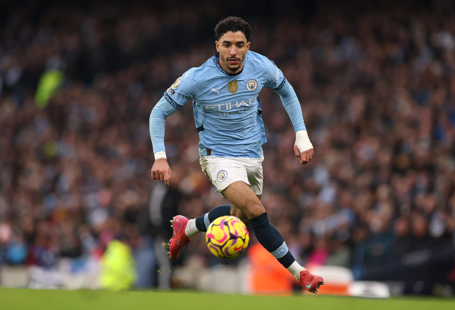 ترتيب الدوري الإنجليزي بعد فوز مانشستر سيتي بقيادة مرموش 