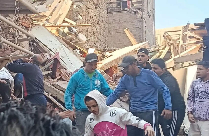 ارتفاع ضحايا إنهيار عقار إمبابة إلى 9 أشخاص و15 مصاباً