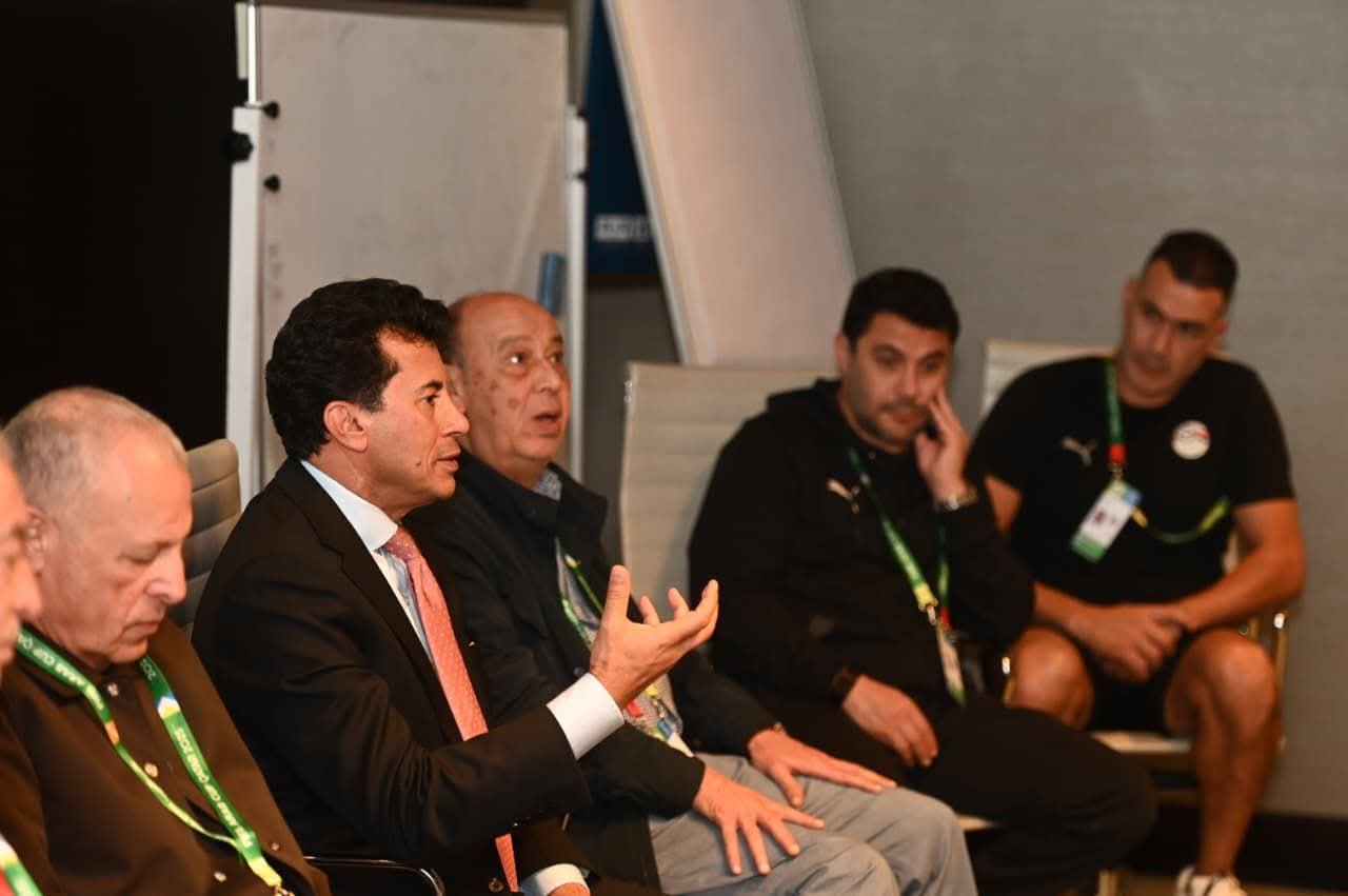 وزير الشباب والرياضة وأبو ريدة يلتقيان بعثة المنتخب المصري المشاركة في بطولة كأس العرب بقطر