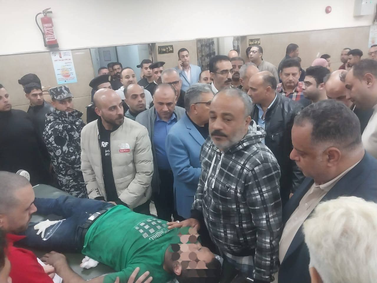 محافظ الدقهلية يعزى أسر ضحايا حريق "سوق الخواجات" ويزور المصابين بالمستشفى