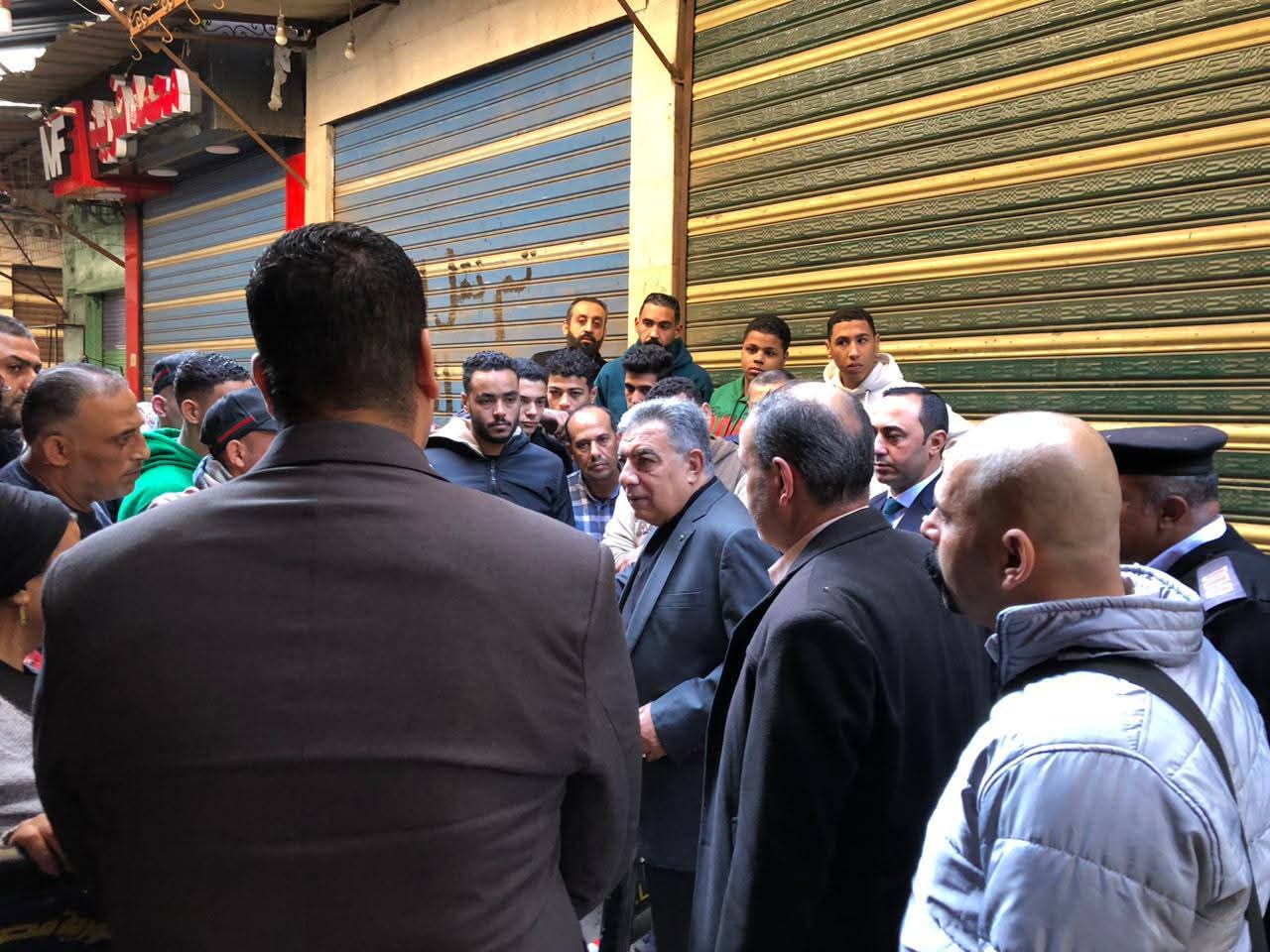 محافظ الدقهلية يتفقد موقع حريق سوق الخواجات.. ويوجه بسرعة إزالة آثار الحادث