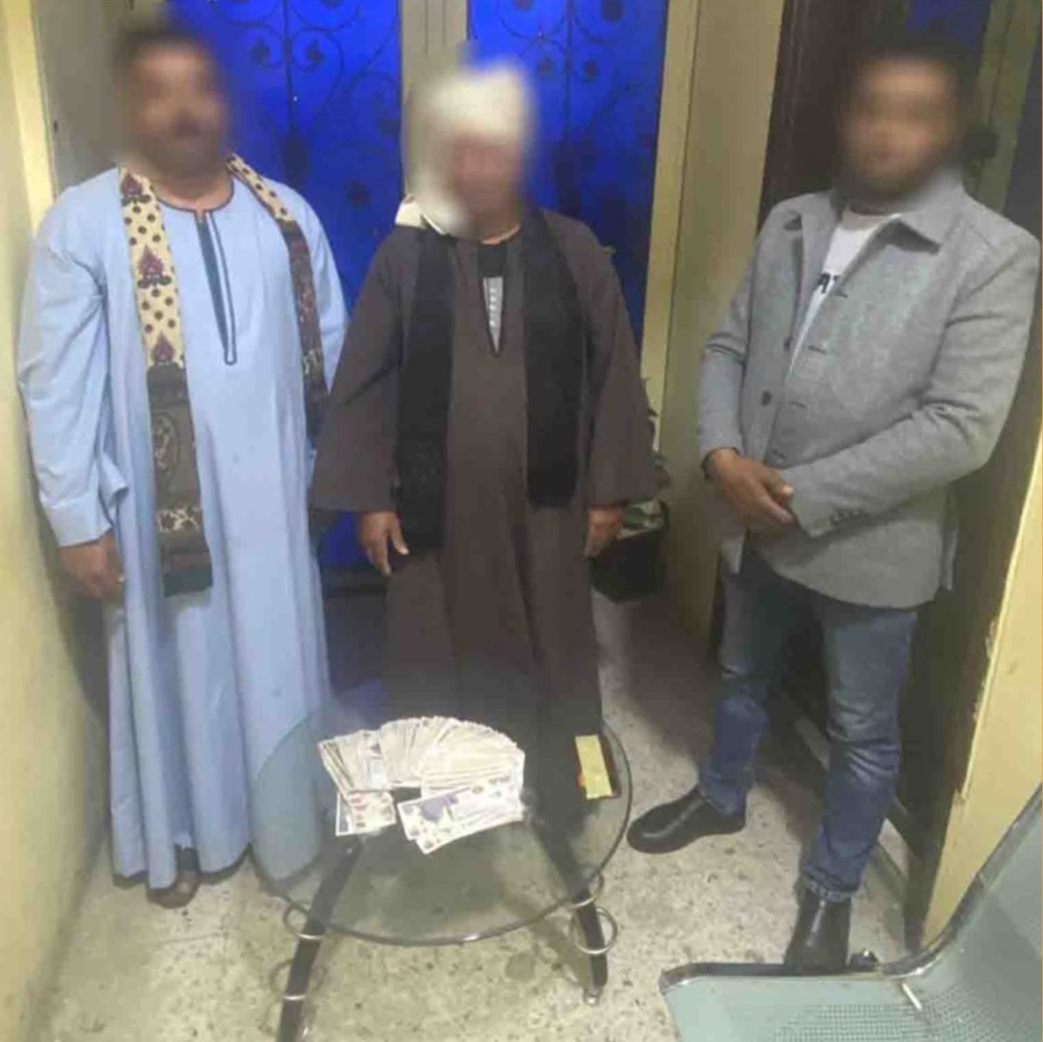 ضبط 3 أشخاص لقيامهم بتوجيه الناخبين لصالح مرشحين داخل مقر انتخابي بطهطا