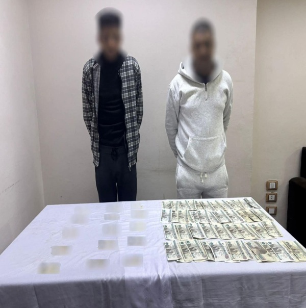 ضبط شخصين يجمعان بطاقات مواطنين ويقدمان مبالغ مالية لتوجيه الناخبين في قنا