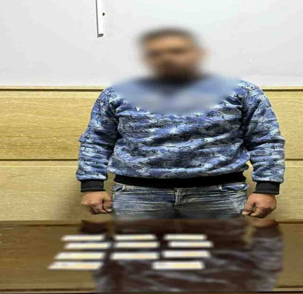 ضبط صاحب مخزن بسوهاج يجمع بطاقات ناخبين للتأثير على الانتخابات