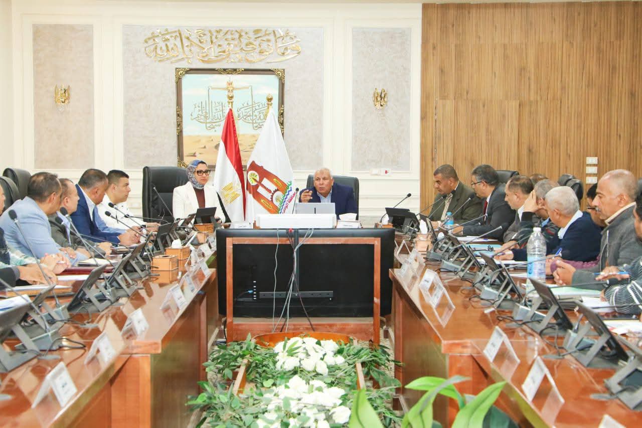 محافظ الوادي الجديد يوجه بمراجعة الجمعيات الأهلية المستفيدة من أراضي مشروعات الوقف الخيري