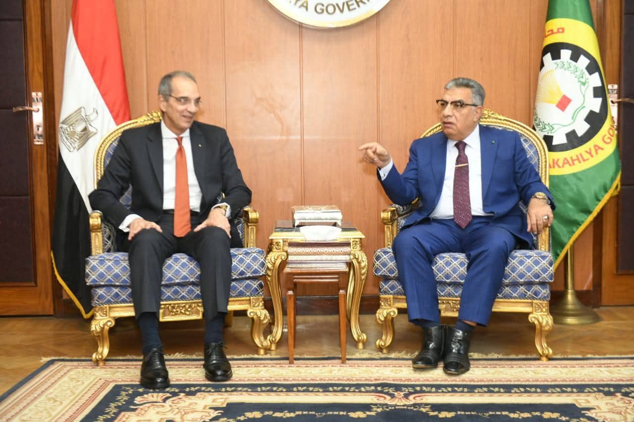 محافظ الدقهلية يناقش مع  وزير الإتصالات دفع عجلة التحول الرقمي 