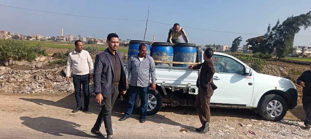 ضبط 13.50طن من المواد الغذائية غير صالحة للإستهلاك الأدمى بحوش عيسى بالبحيرة 