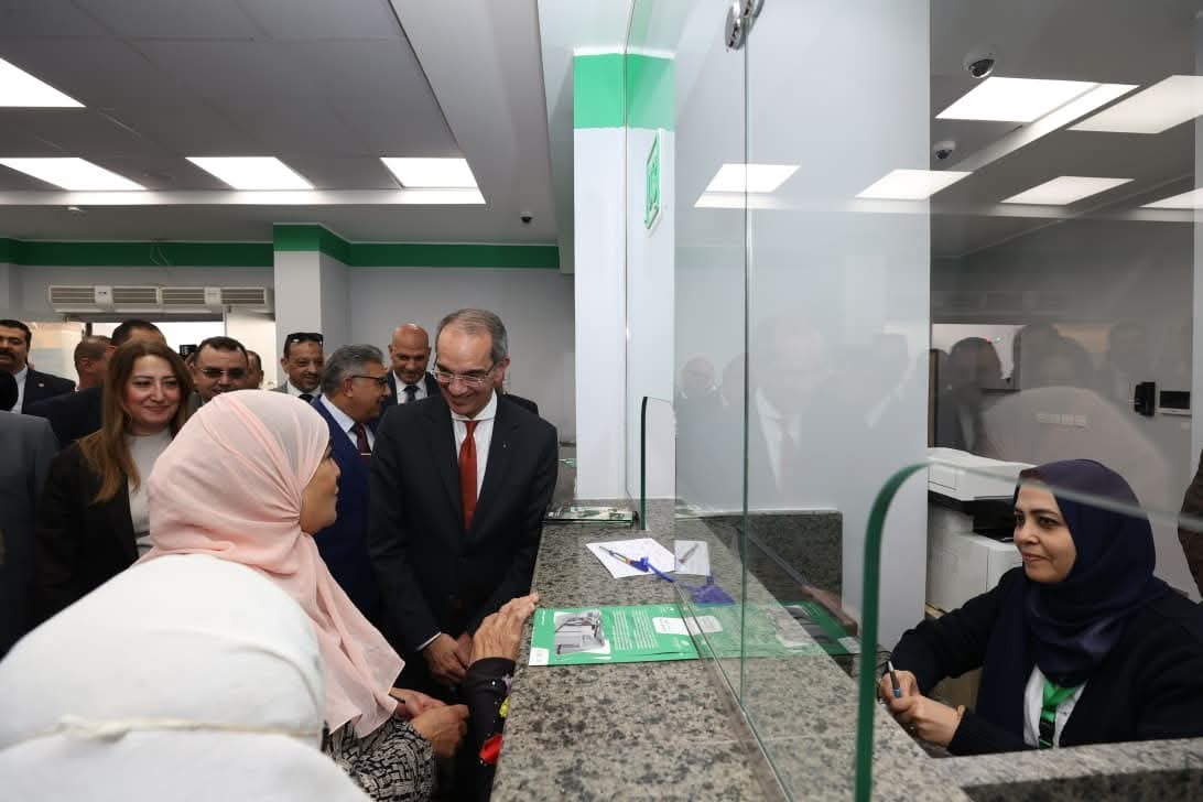 وزير الاتصالات يفتتح مكتب بريد المنصورة الرئيسي بعد تطويره وتزويده بأحدث الأنظمة والحلول التكنولوجية