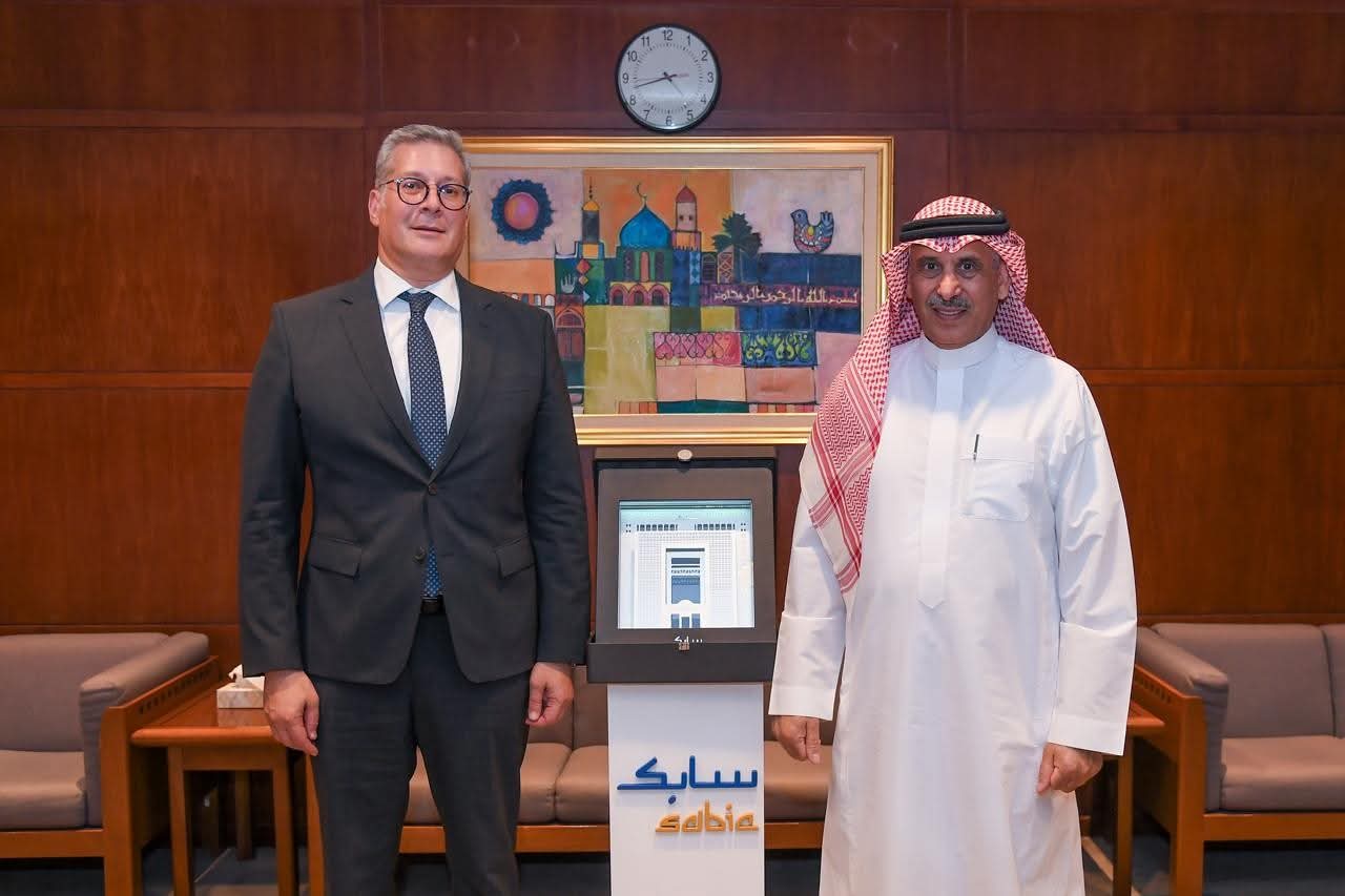 وزير البترول يبحث التعاون فى مجال البتروكيماويات مع الرئيس التنفيذى لشركة سابك