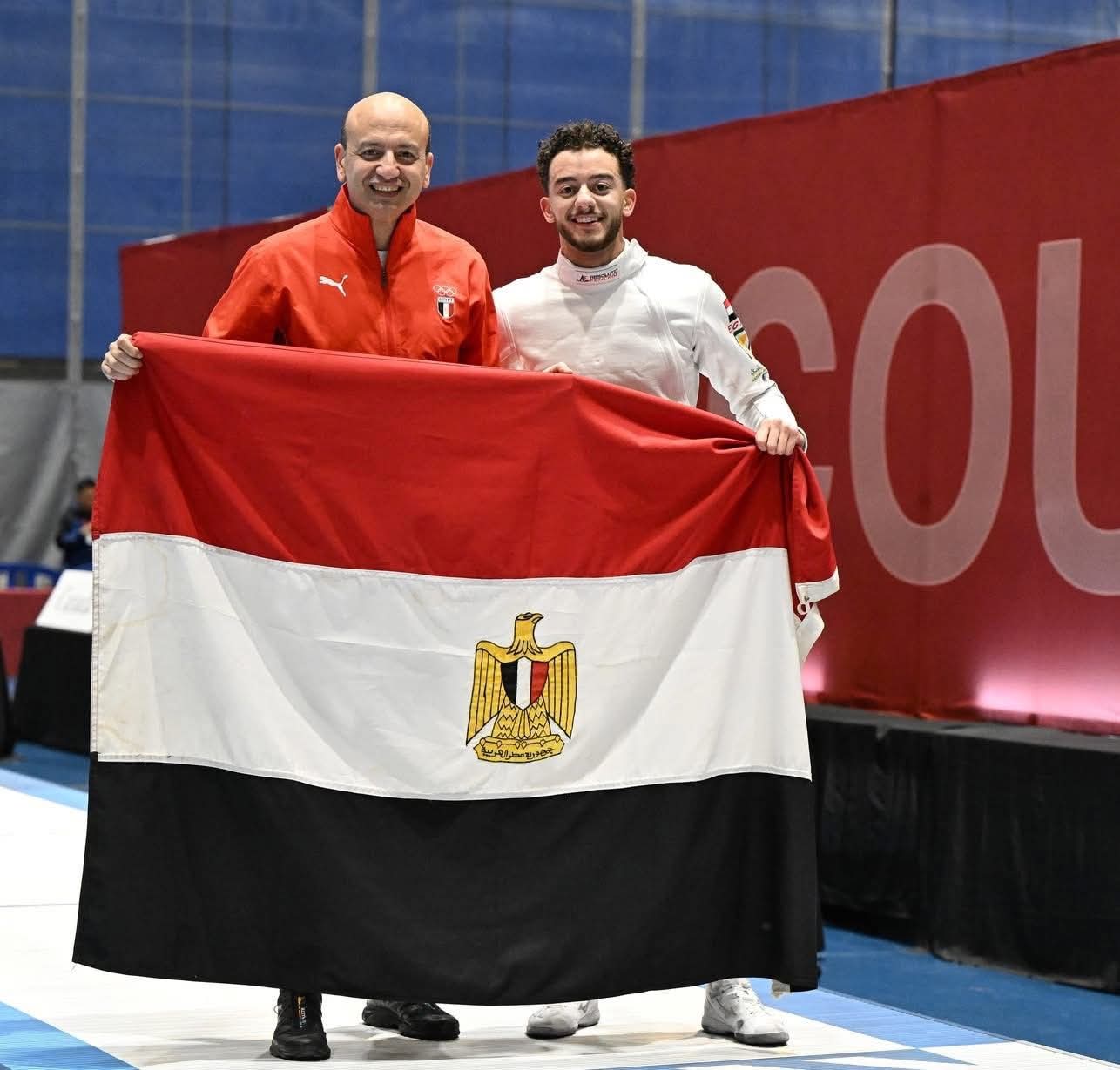 وزير الشباب يهنئ البطل الأولمبي محمد السيد بعد تتويجه بذهبية كأس العالم لسلاح الإيبيه