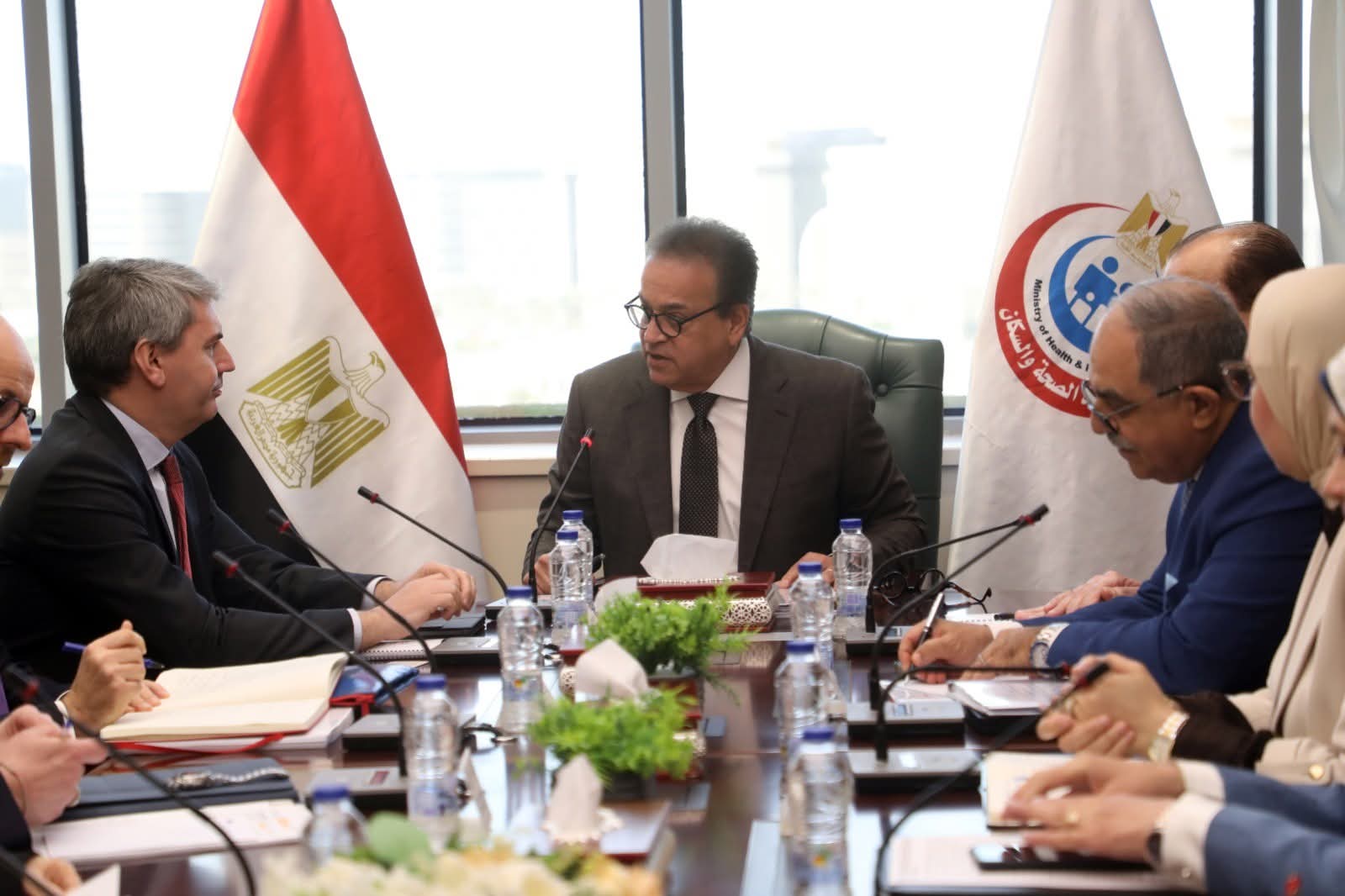 وزير الصحة يتابع تطورات الاتفاقيات الدولية لإنشاء مصنع اللقاحات