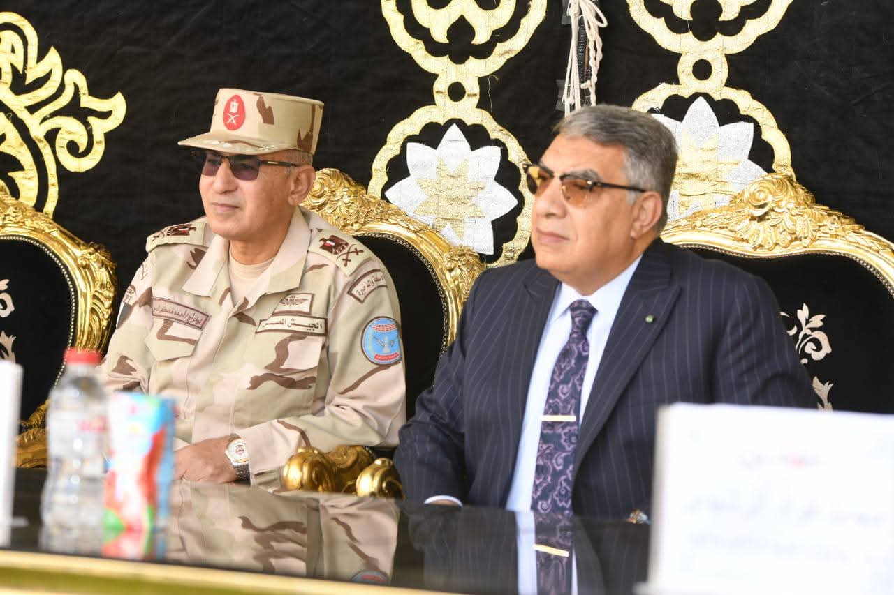 محافظ الدقهلية يشهد عرض عسكري بطابور الصباح بمدرسة أجا الثانوية الصناعية العسكرية
