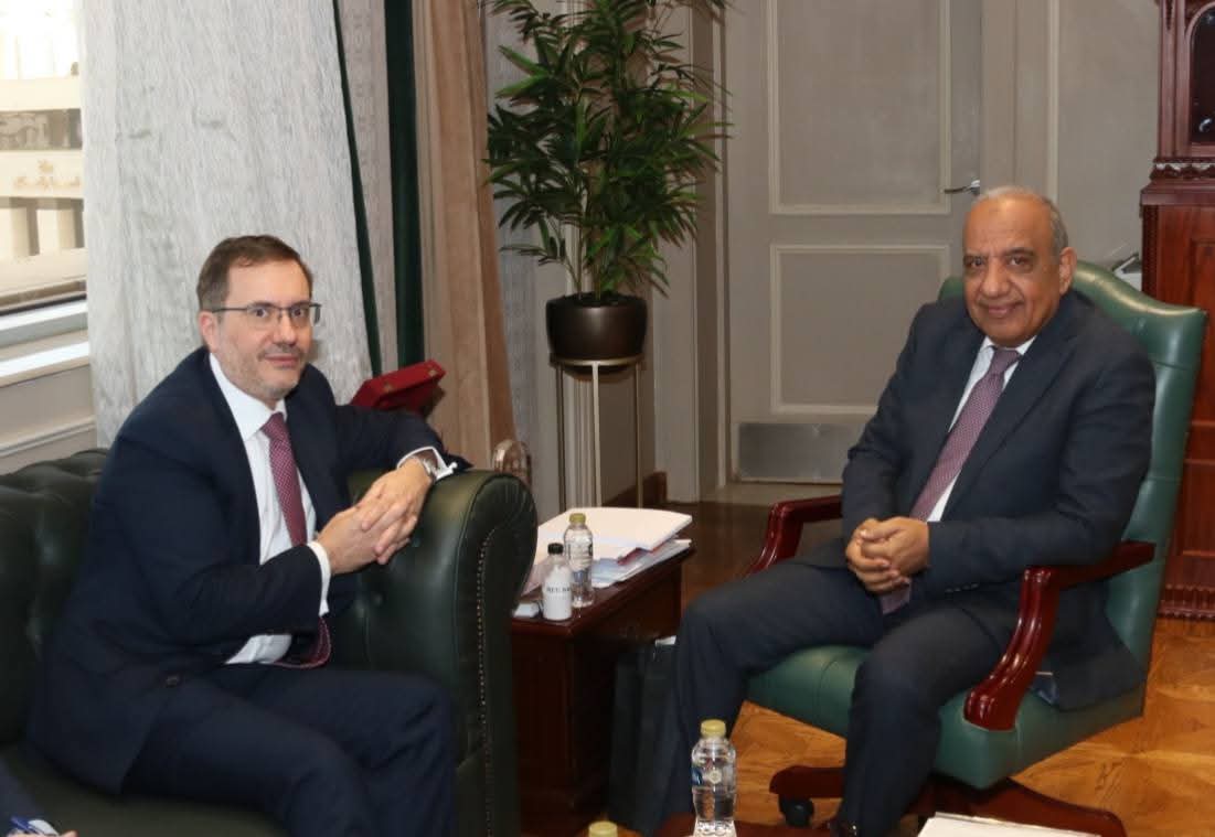 وزير الكهرباء يبحث مع سفير بريطانيا بالقاهرة  سبل دعم وتعزيز التعاون فى مجالات الطاقة المتجددة 