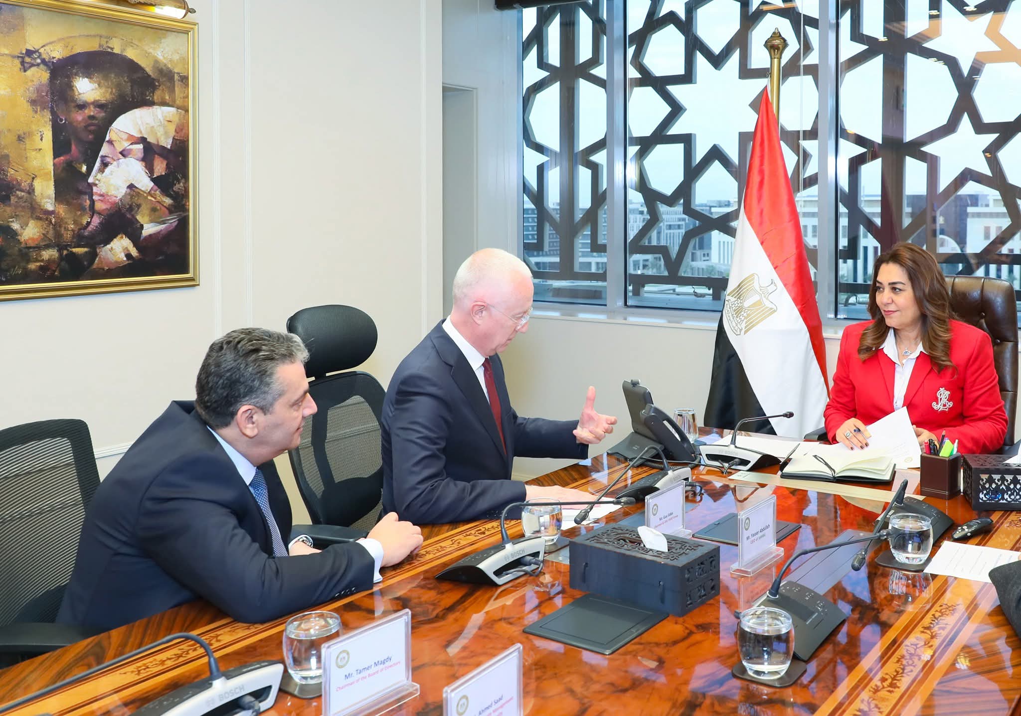 منال عوض تلتقي رئيس مجموعة فيكا الفرنسية المالكة لشركة أسمنت سيناء