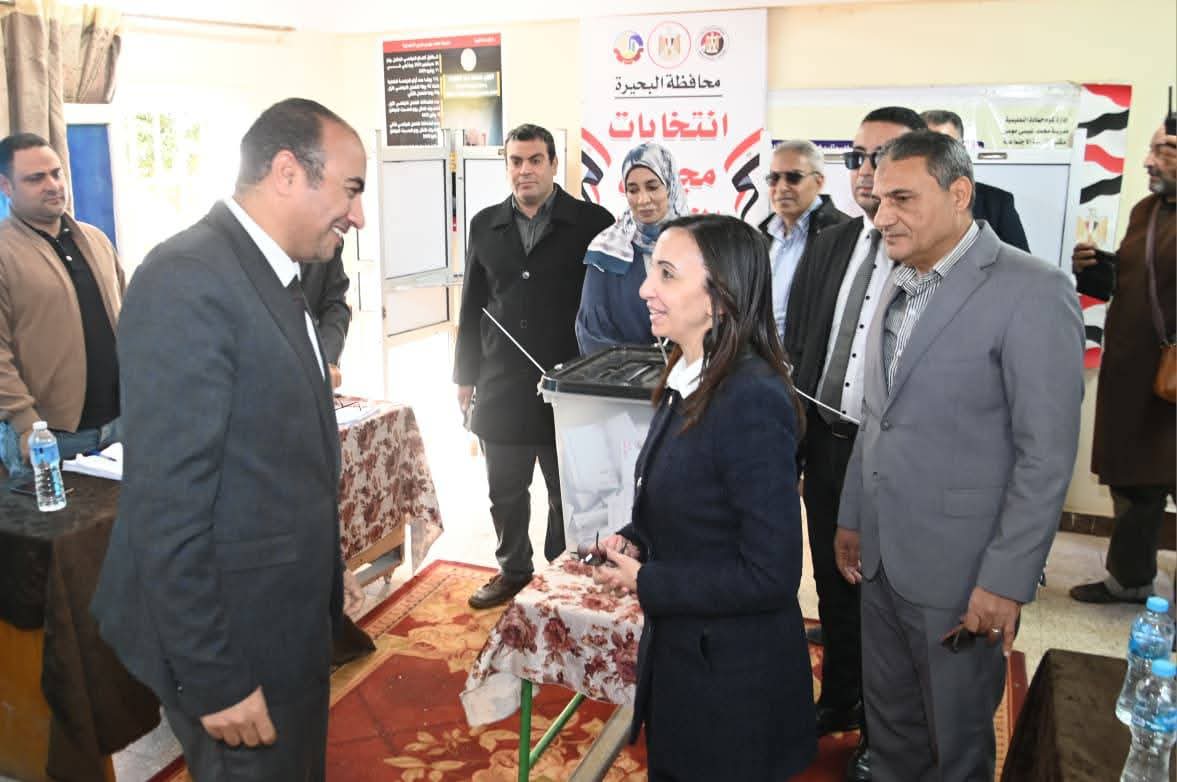 محافظ البحيرة تتفقد لجان إنتخابات النواب بكوم حمادة فى يومها الثانى