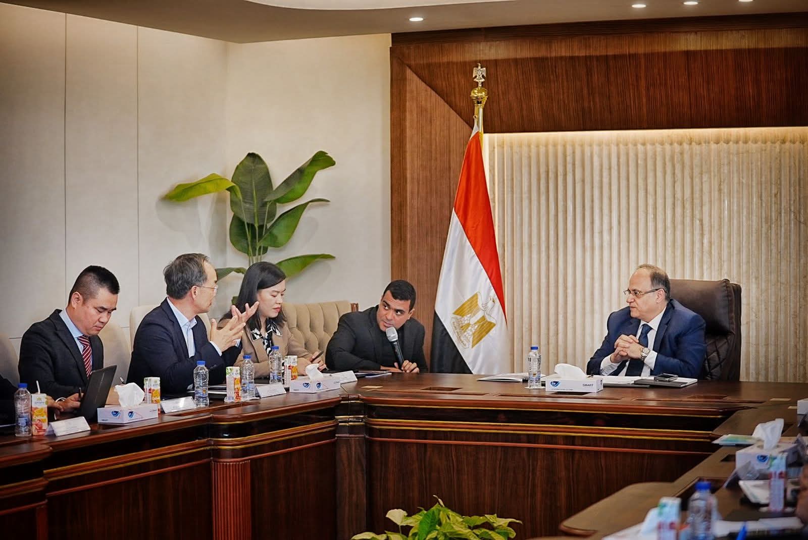 رئيس هيئة الدواء يبحث مع وفد الشركات الصينية تعزيز الابتكار في قطاع المستلزمات الطبية