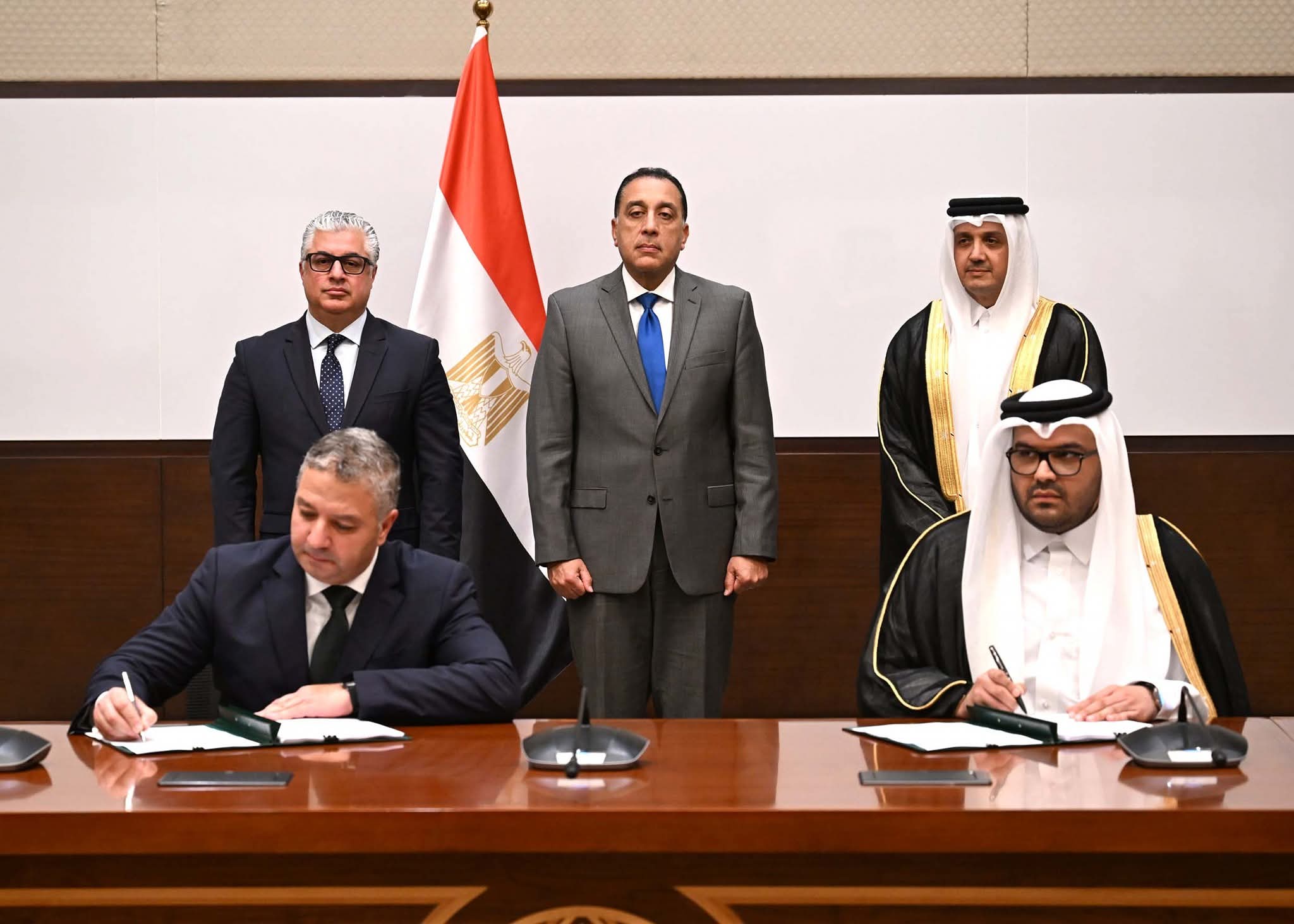 رئيس الوزراء يشهد توقيع عقد مشروع شركة "المانع" القابضة القطرية لإنتاج وقود الطائرات المستدام بالسخنة