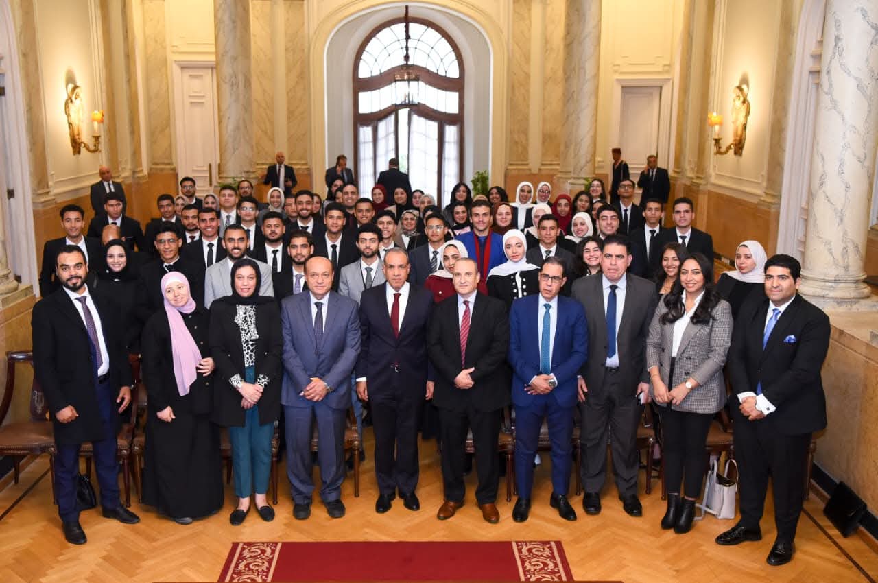 وزير الخارجية يستقبل طلبة كلية السياسة والإقتصاد بجامعة بنى سويف