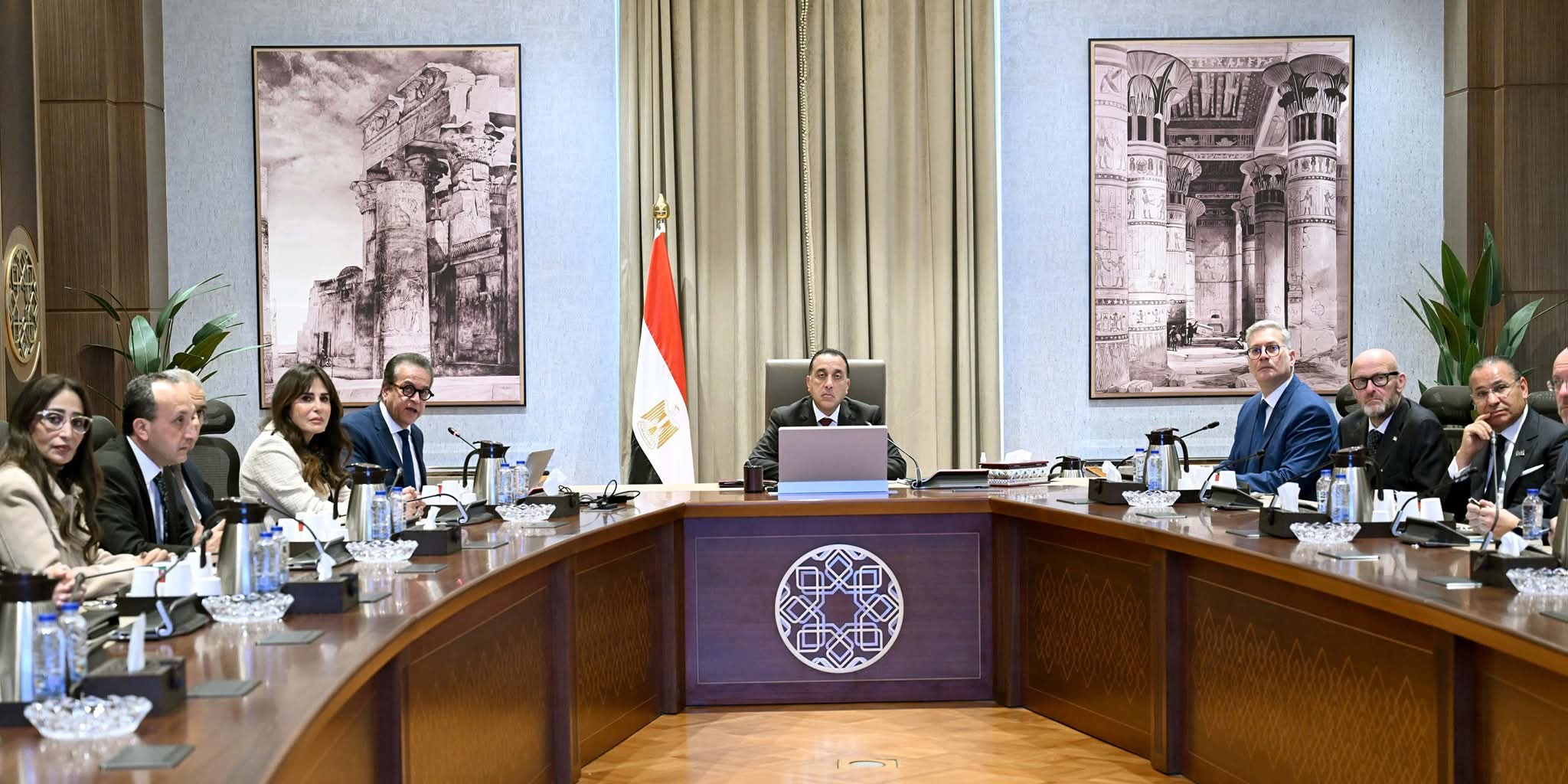 رئيس الوزراء يلتقى مسئولى شركة "إيني" ومجموعة مستشفيات "سان دوناتو" الإيطالية