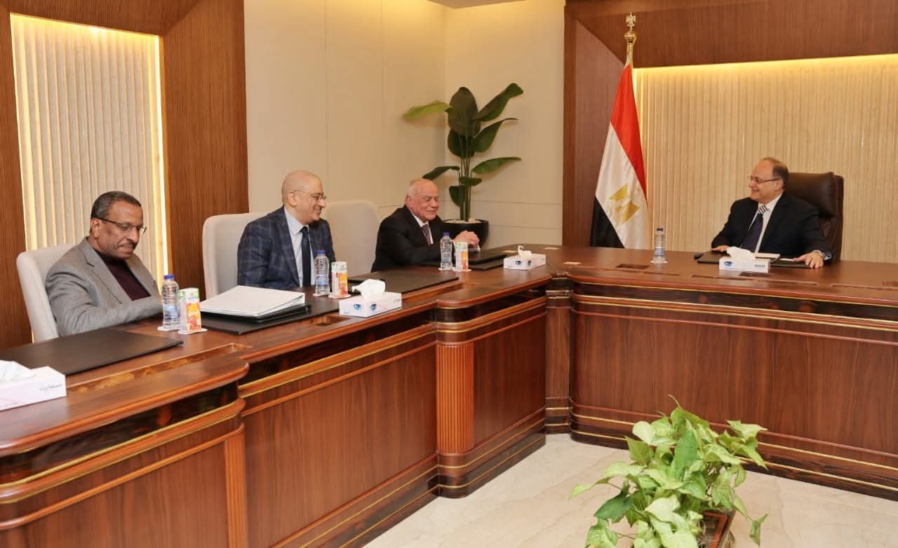 رئيس هيئة الدواء يبحث مع ممثلى «إنراد» تعزيز التعاون فى مجال التكنولوجيا الطبية