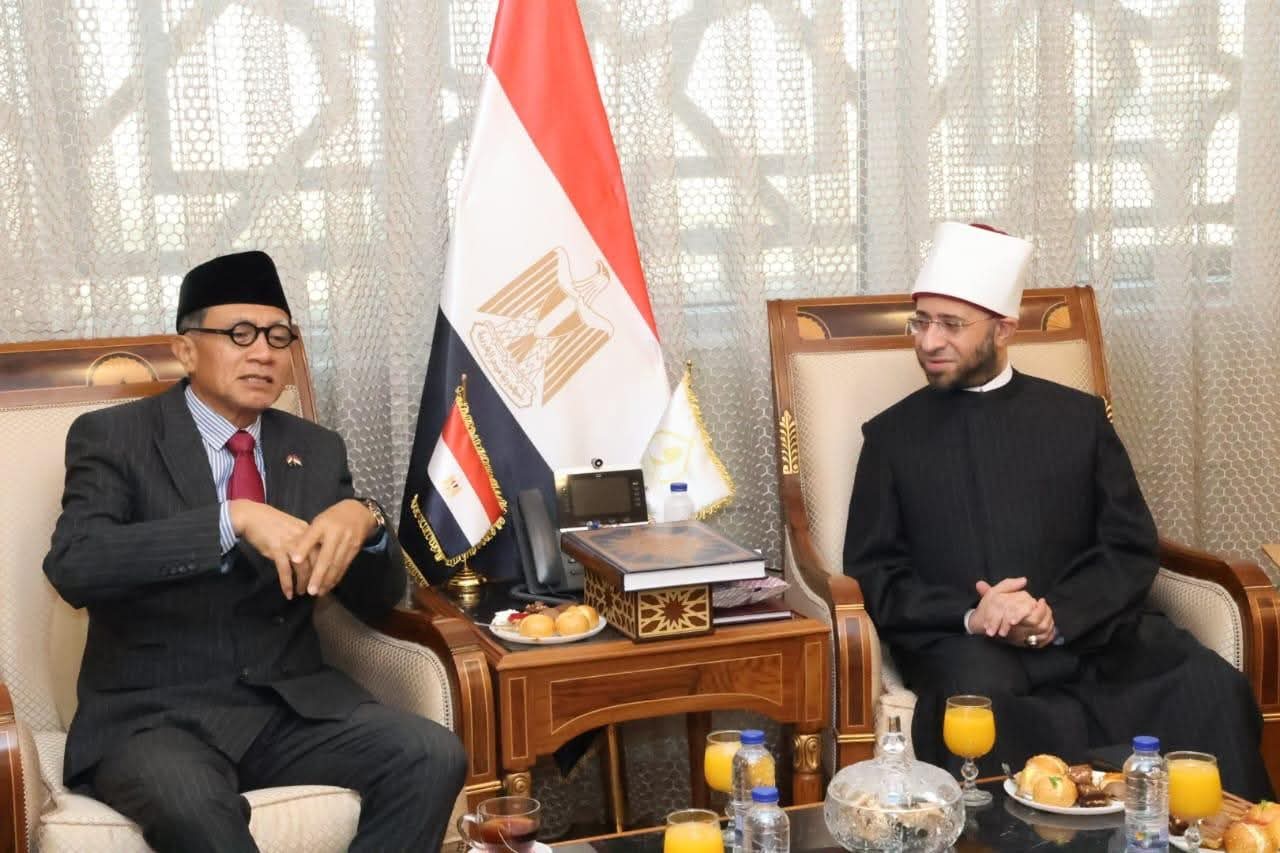 وزير الأوقاف يلتقى سفير إندونيسيا