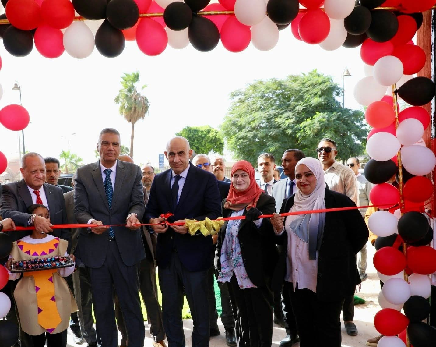 وزير التعليم يفتتح مشروع الصيانة الشاملة لتطوير مدرسة أحمد أبا زيد الرسمية للغات بأسوان