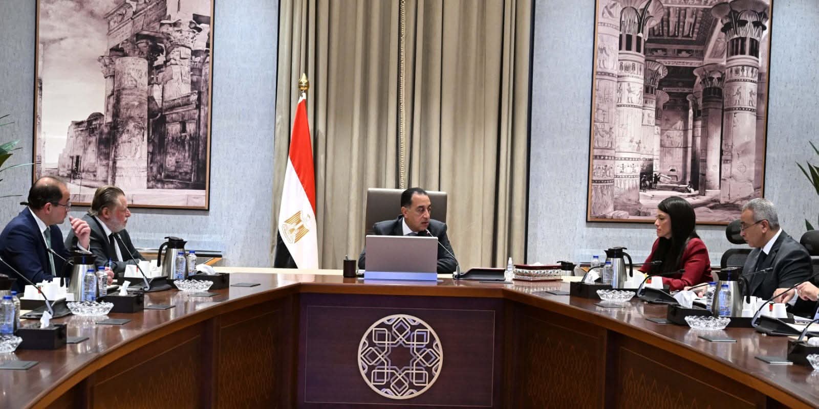رئيس الوزراء: خفض الدين العام والخارجي وتقليل أعبائه هدف أساسي للحكومة