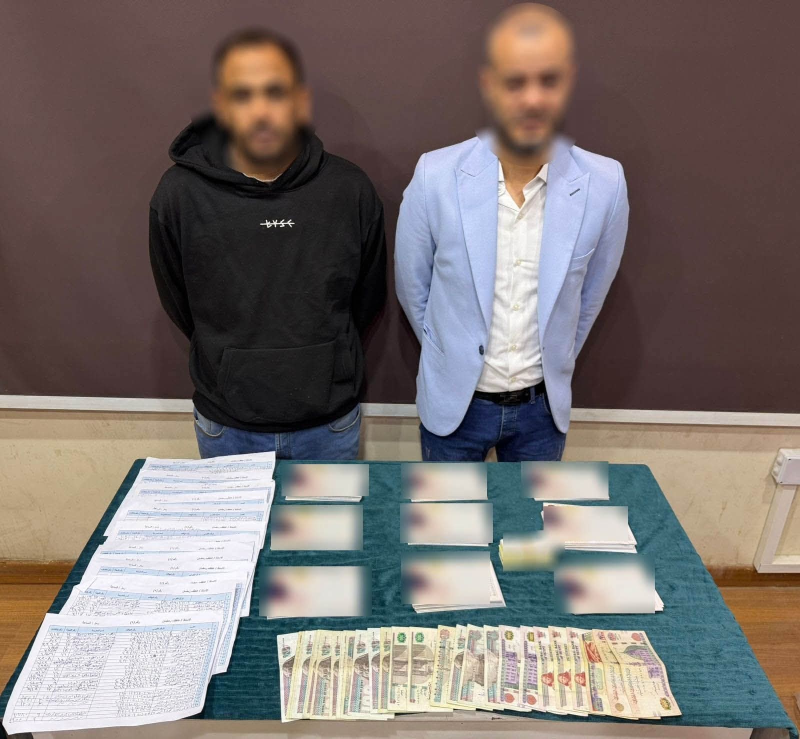 ضبط 6 أشخاص لمحاولتهم دفع الناخبين للتصويت لعدد من المرشحين بالقاهرة