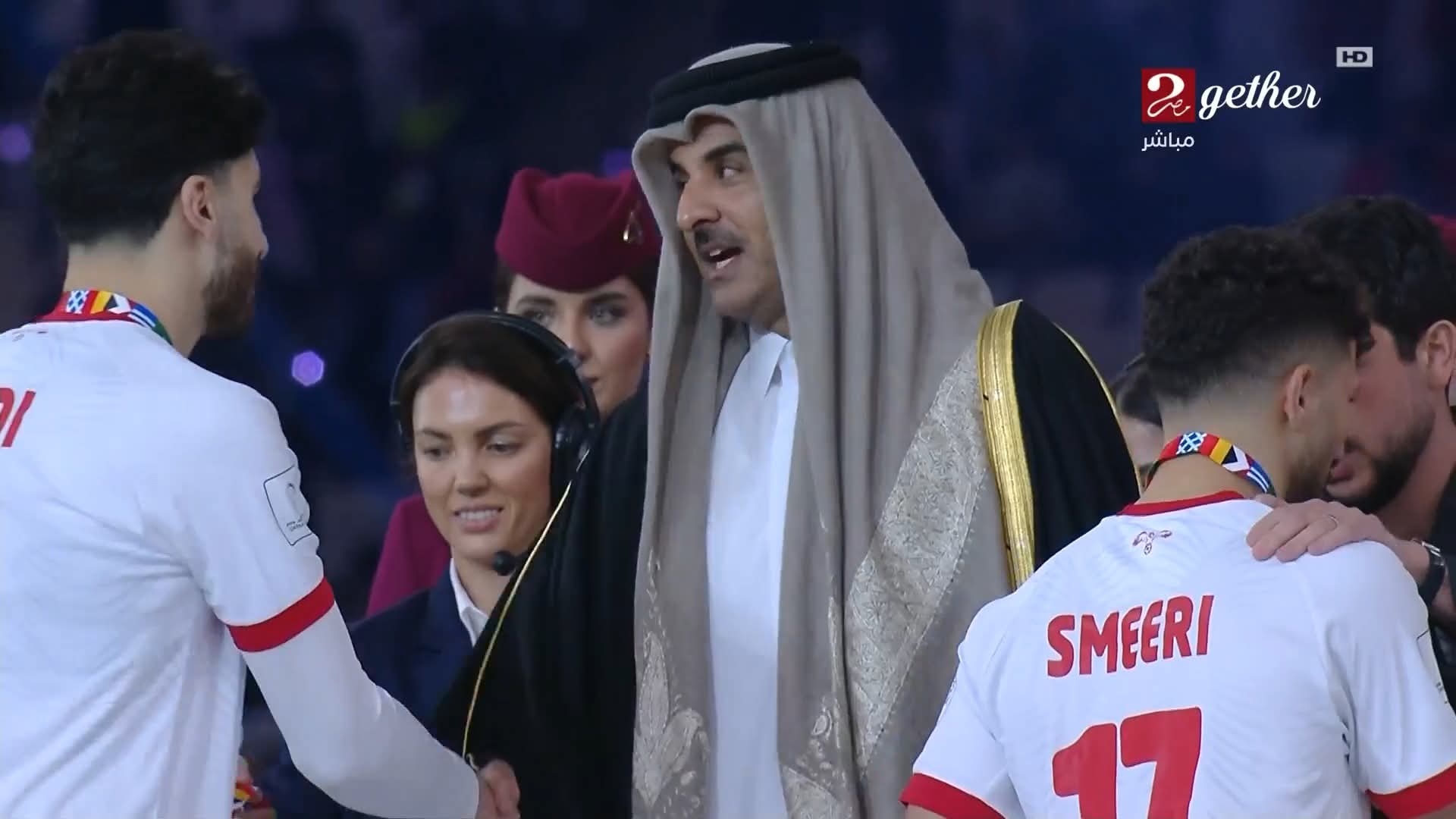 أمير قطر يسلم كأس العرب لمنتخب المغرب