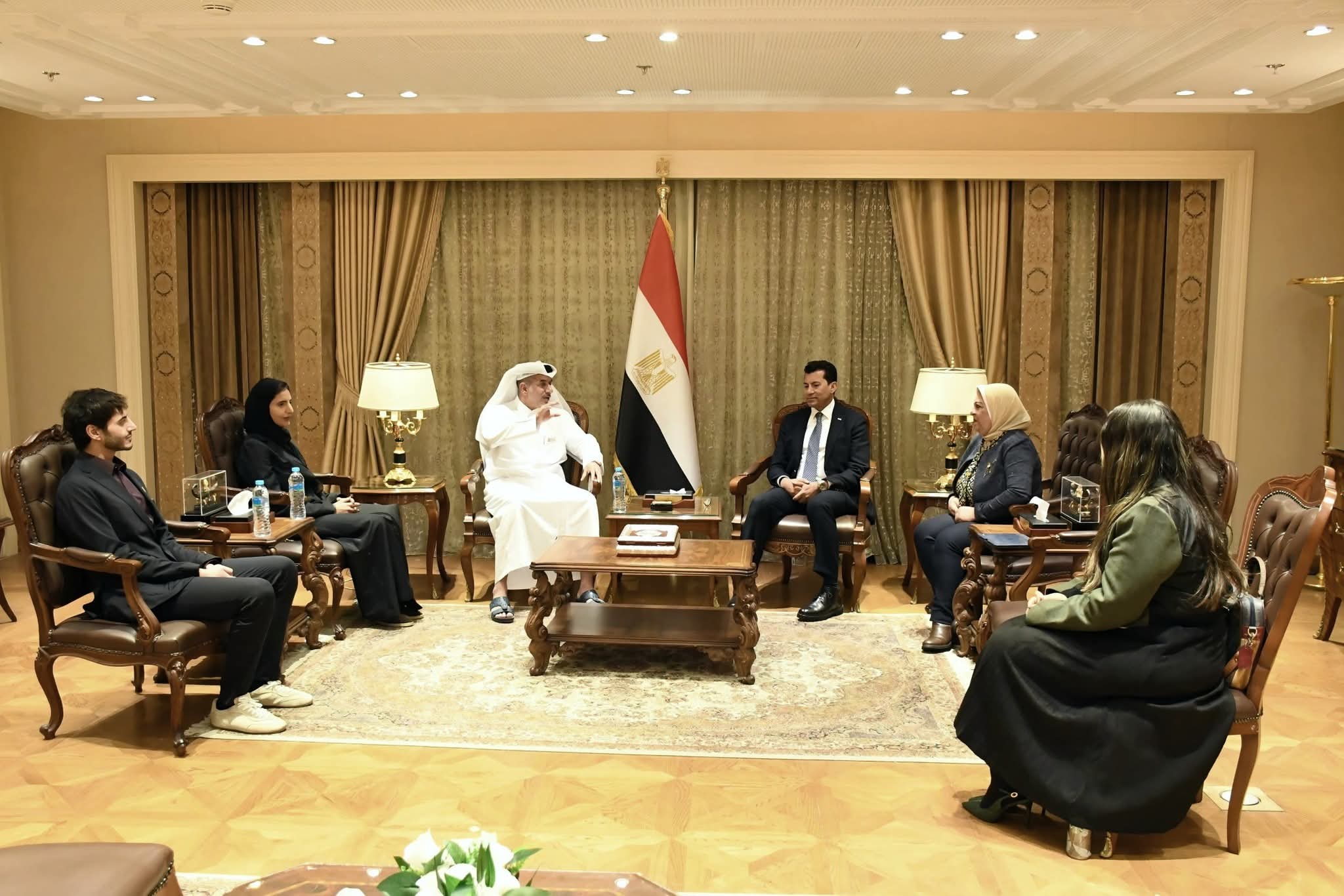 وزير الشباب والرياضة يستقبل وفداً شبابياً قطرياً في زيارة رسمية إلى مصر