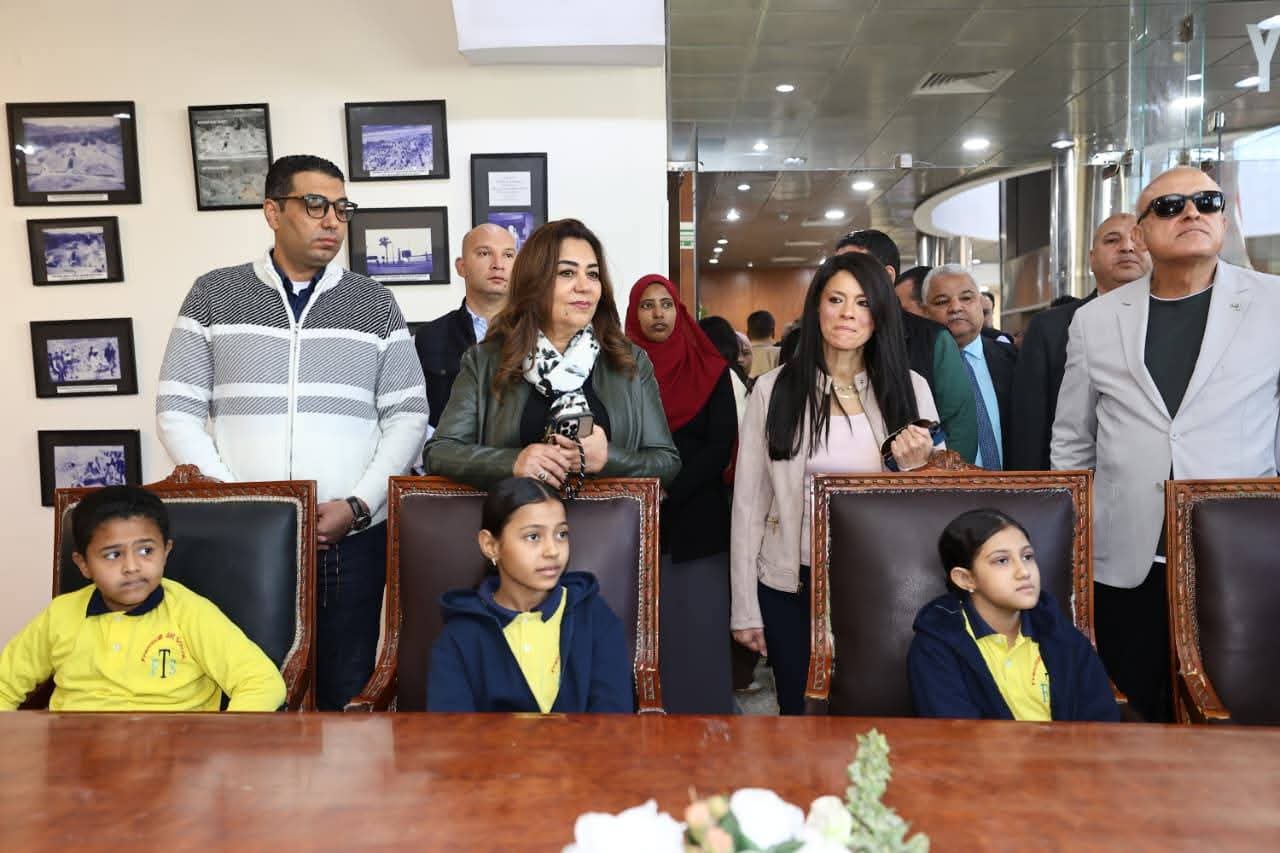 وزيرتا التخطيط والتنمية المحلية ومحافظ الأقصر يتفقدون مكتبة مصر العامة