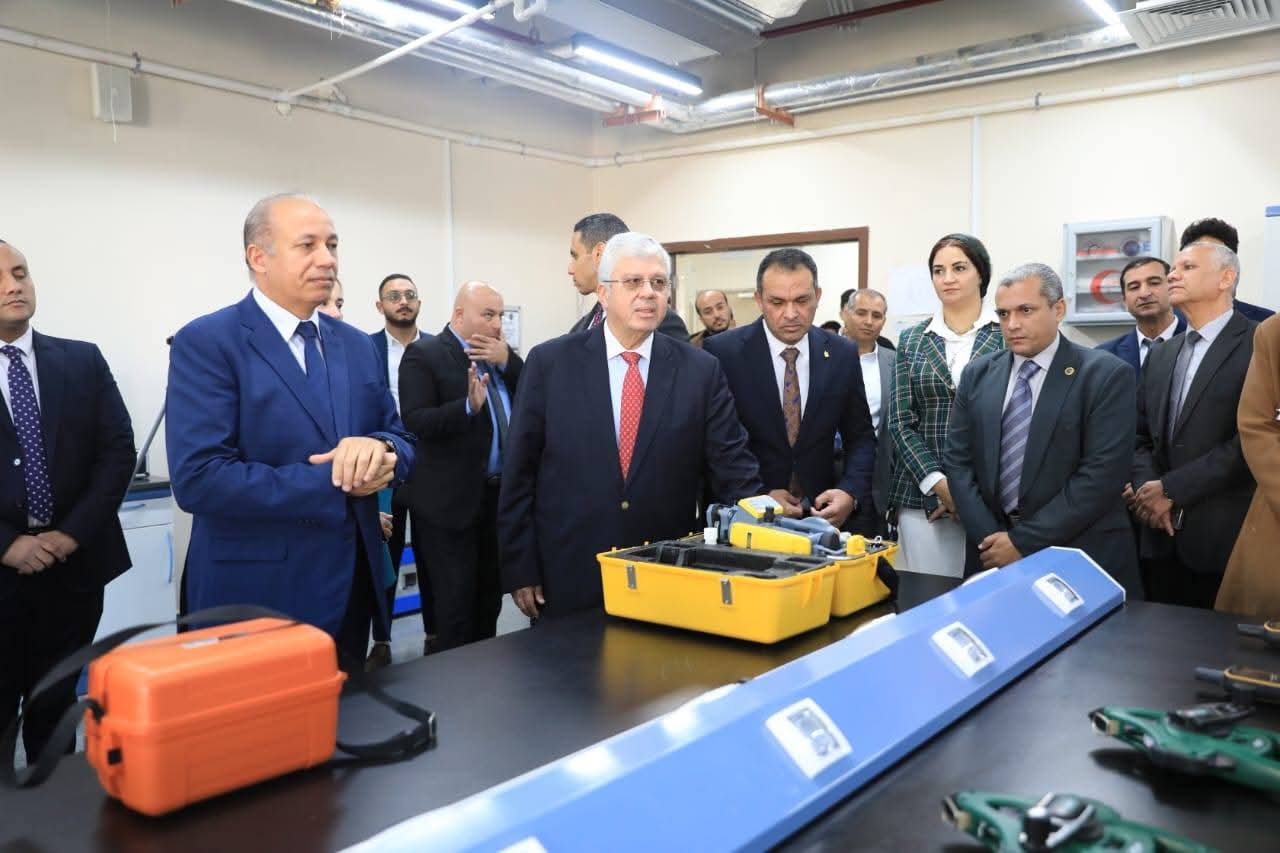 وزير التعليم العالى يتفقد جامعة المنصورة الأهلية