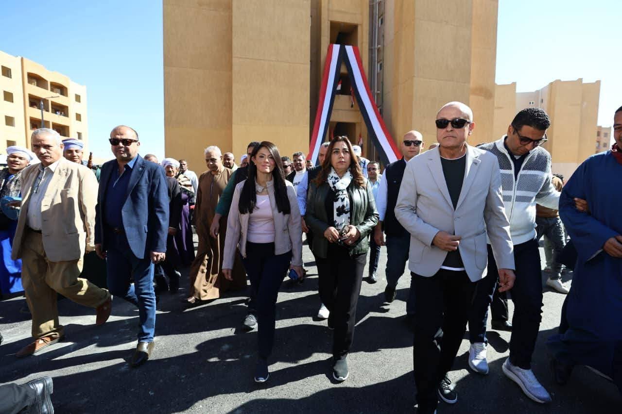 المشاط ومنال عوض ومحافظ الأقصر يشهدون تسليم 100 وحدة سكنية للمواطنين بالمرحلة الثانية من إسكان الطود