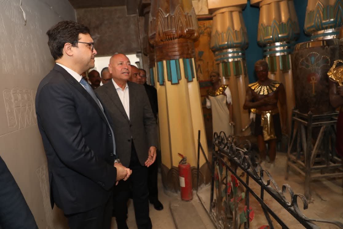 وزير الثقافة ومحافظ القاهرة يتفقدان متحف الشمع لوضع خطة عاجلة لتطويره 