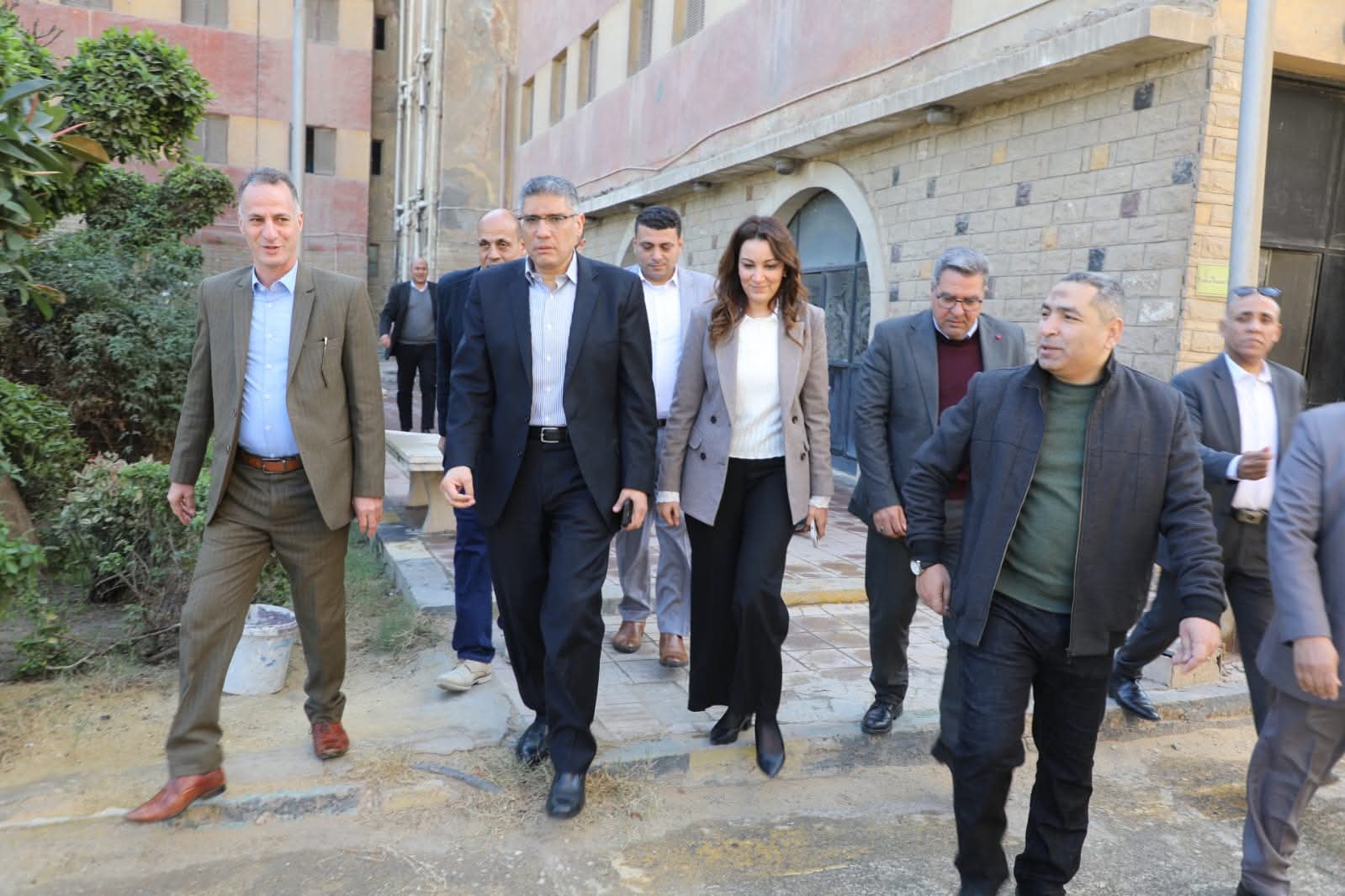 محافظ الجيزة يتفقد مدينة الطالبات بإمبابة لمتابعة مستوى الخدمات