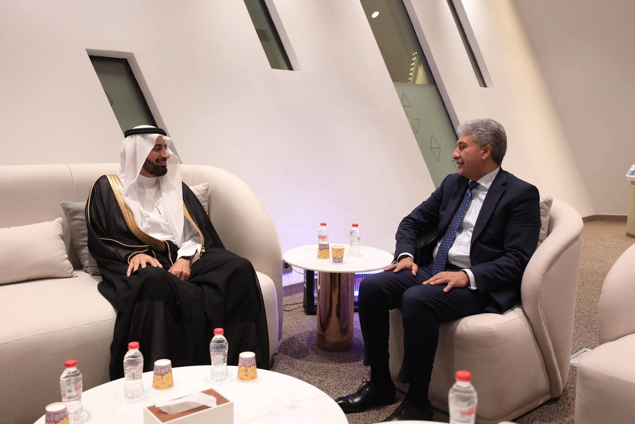 وزير السياحة يبحث مع وزير الحج السعودي ترتيبات موسم الحج والعمرة