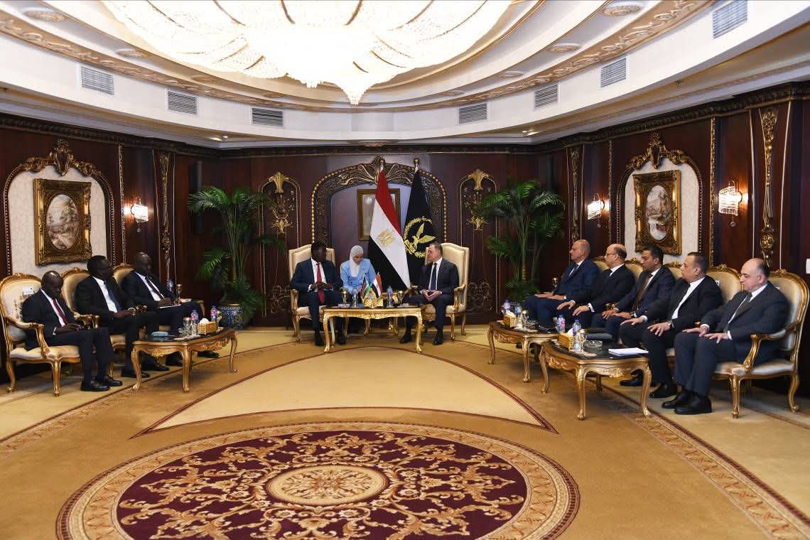 وزير الداخلية يبحث التعاون المشترك مع وزير الخارجية بجنوب السودان