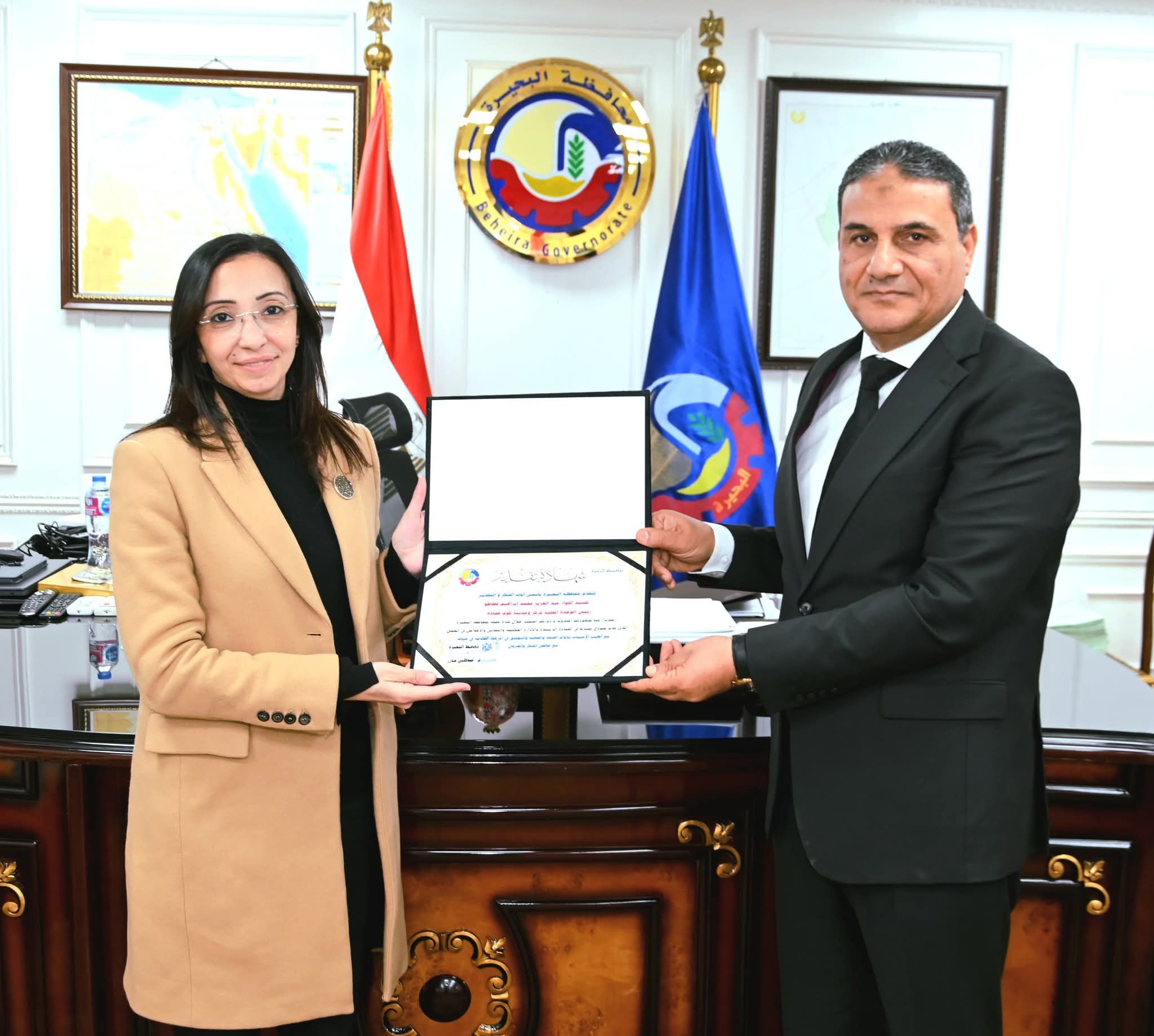 محافظ البحيرة تُكرّم رئيس مركز ومدينة كوم حمادة وتشيد بعطائه المتميز