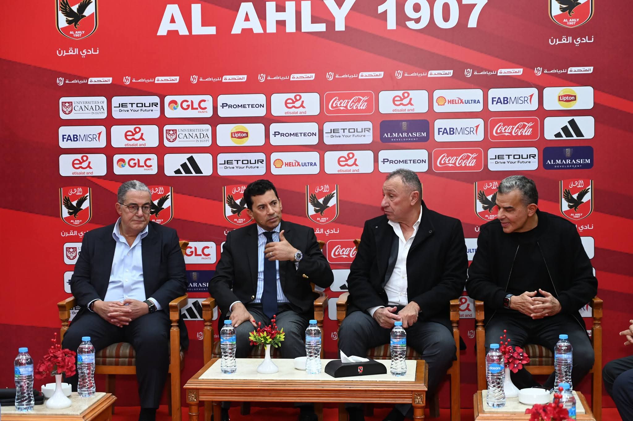وزير الرياضة فى الأهلى..ويهنئ مجلس الإدارة بالإنجازات فى مختلف الألعاب 