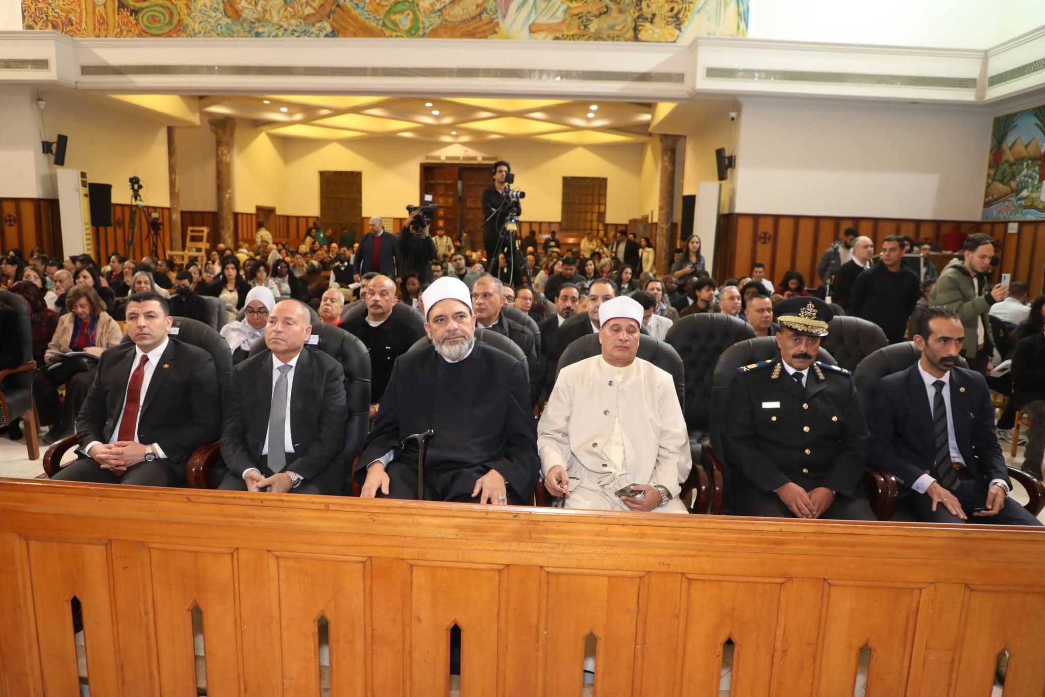 محافظ القاهرة يشهد احتفال الطائفة الأسقفية بميلاد السيد المسيح