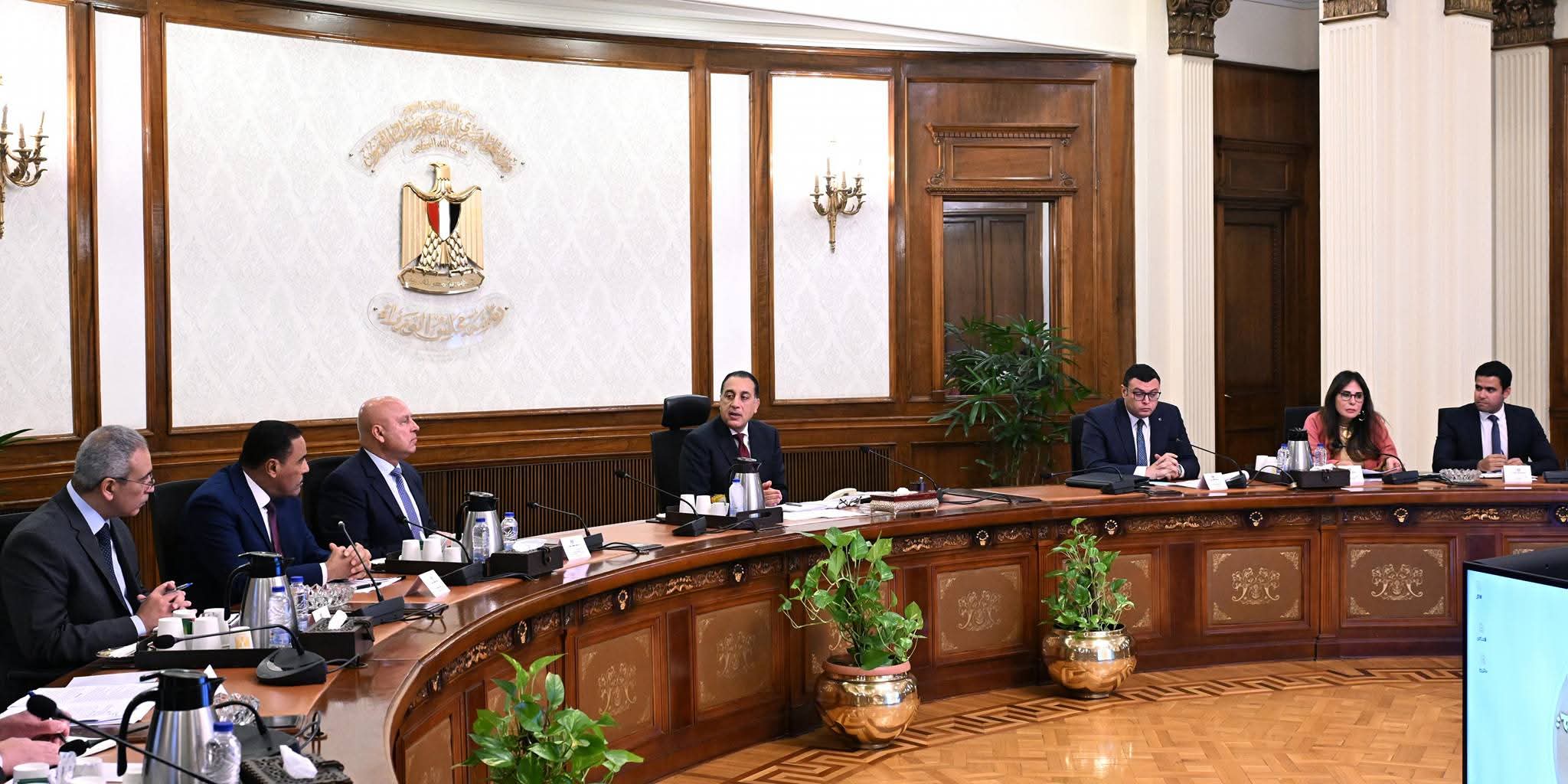 تنفيذ أعمال المرافق والطرق ب«شمس الحكمة»وإطلاق التيار الكهربائي وانارة الشوارع