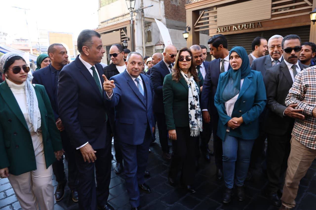 وزيرة التنمية المحلية ومحافظ بورسعيد يتفقدان نموذج تطوير أسواق الحميدى والتجارى