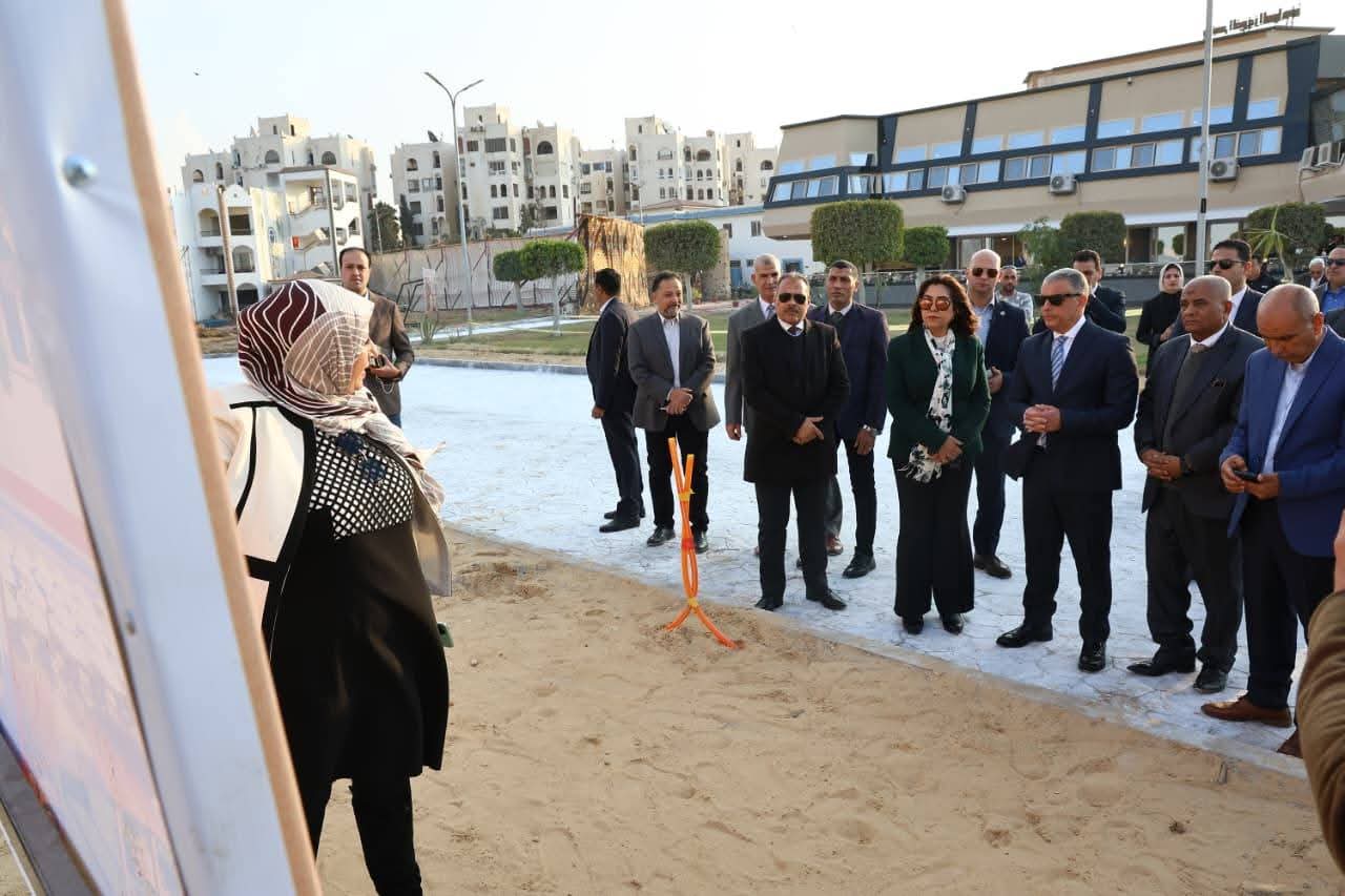 وزيرة التنمية المحلية ومحافظ الإسماعيلية يتفقدان مشروع تطوير نادى وشاطئ الفيروز