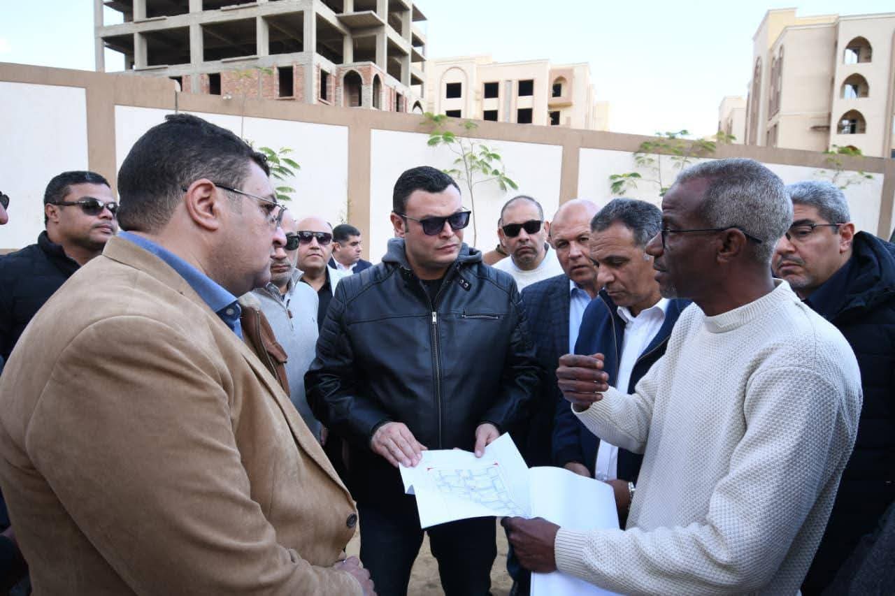 وزير الإسكان يتفقد مشروعات "جنة" و "ديارنا" و"دار مصر" بالقاهرة الجديدة