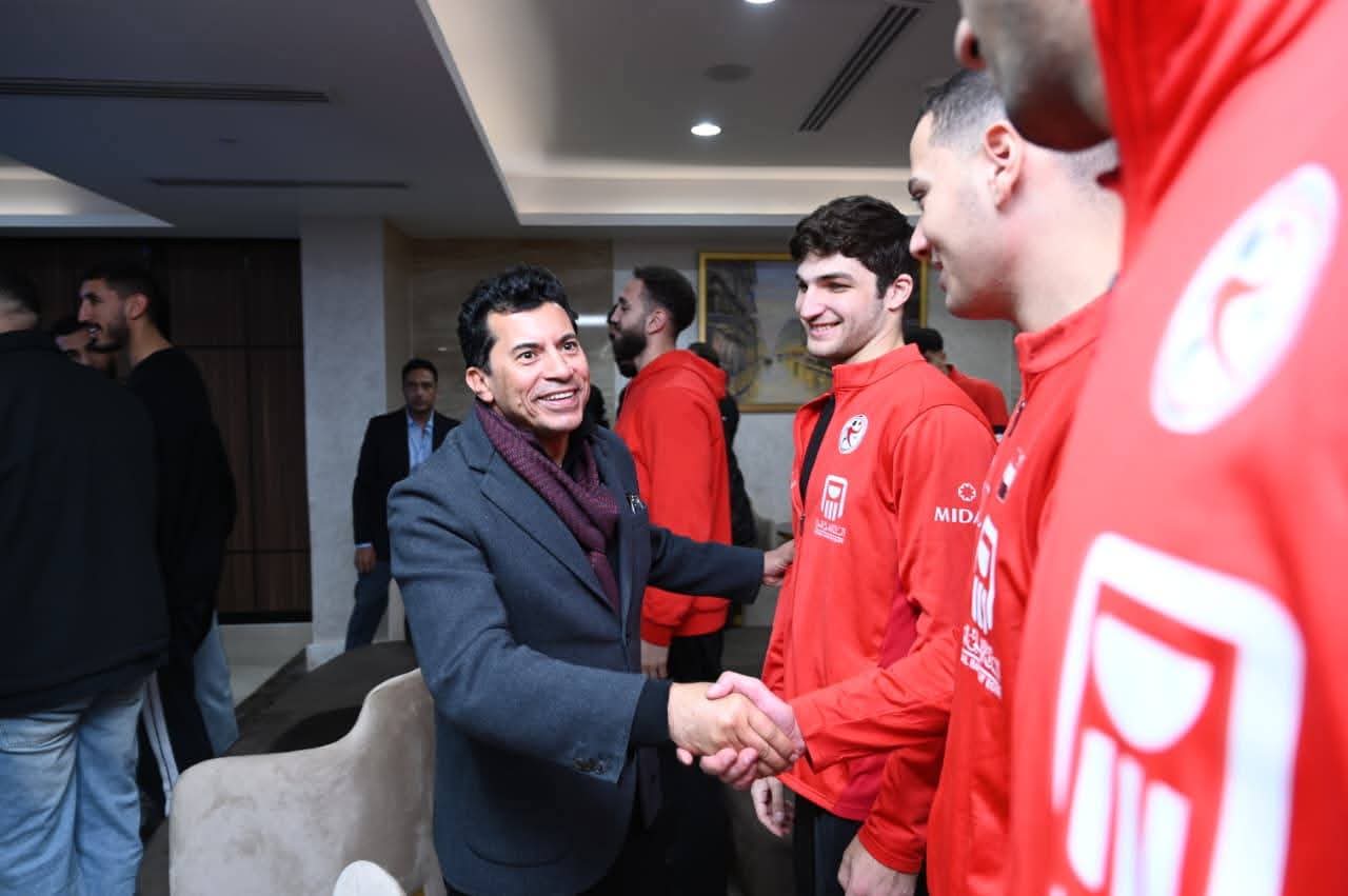 وزير الشباب والرياضة يلتقى منتخب مصر لليد قبل المشاركة فى بطولة إسبانيا الدولية