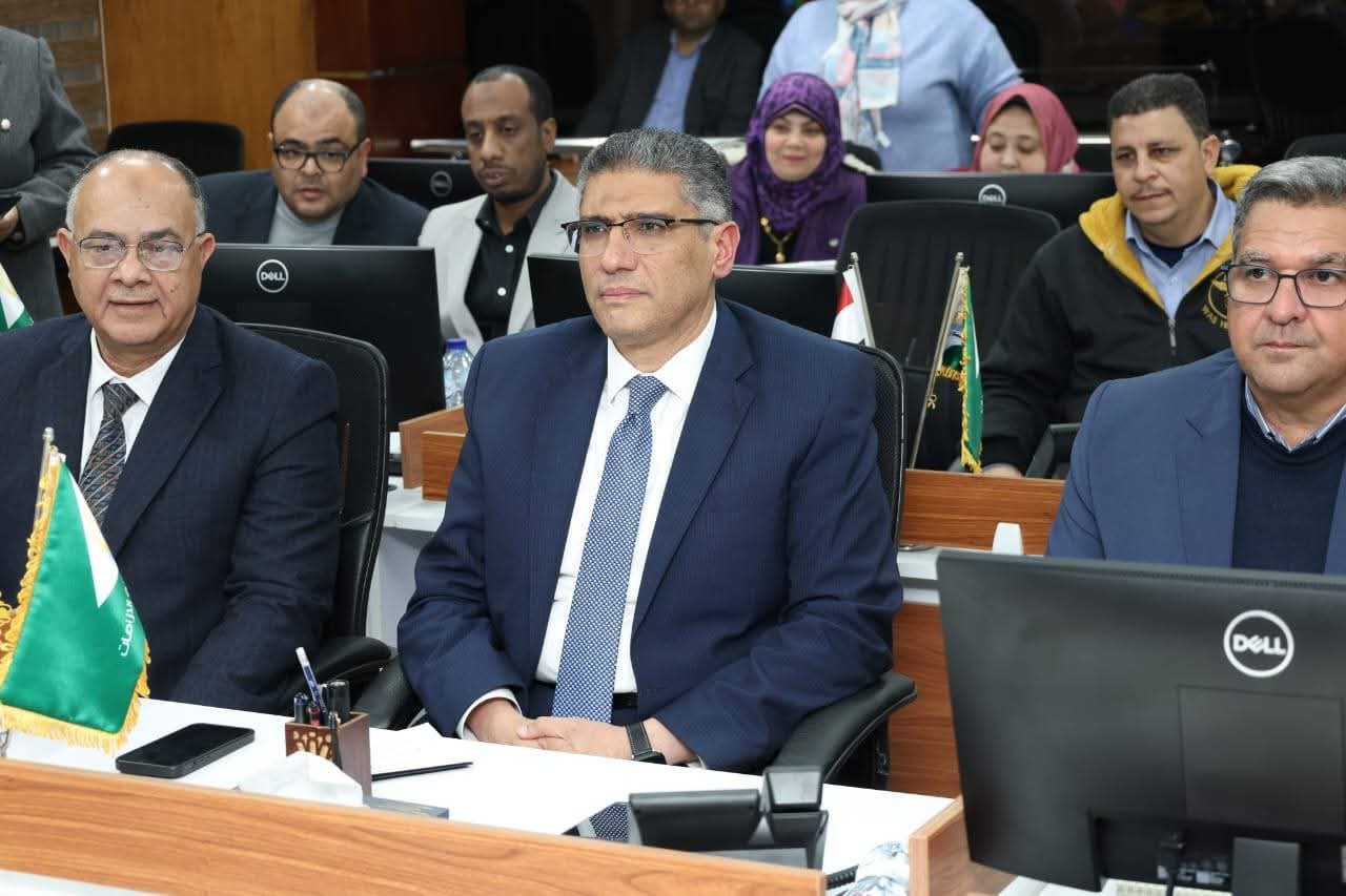 محافظ الجيزة يتابع أعمال غلق لجان انتخابات مجلس النواب من مركز السيطرة